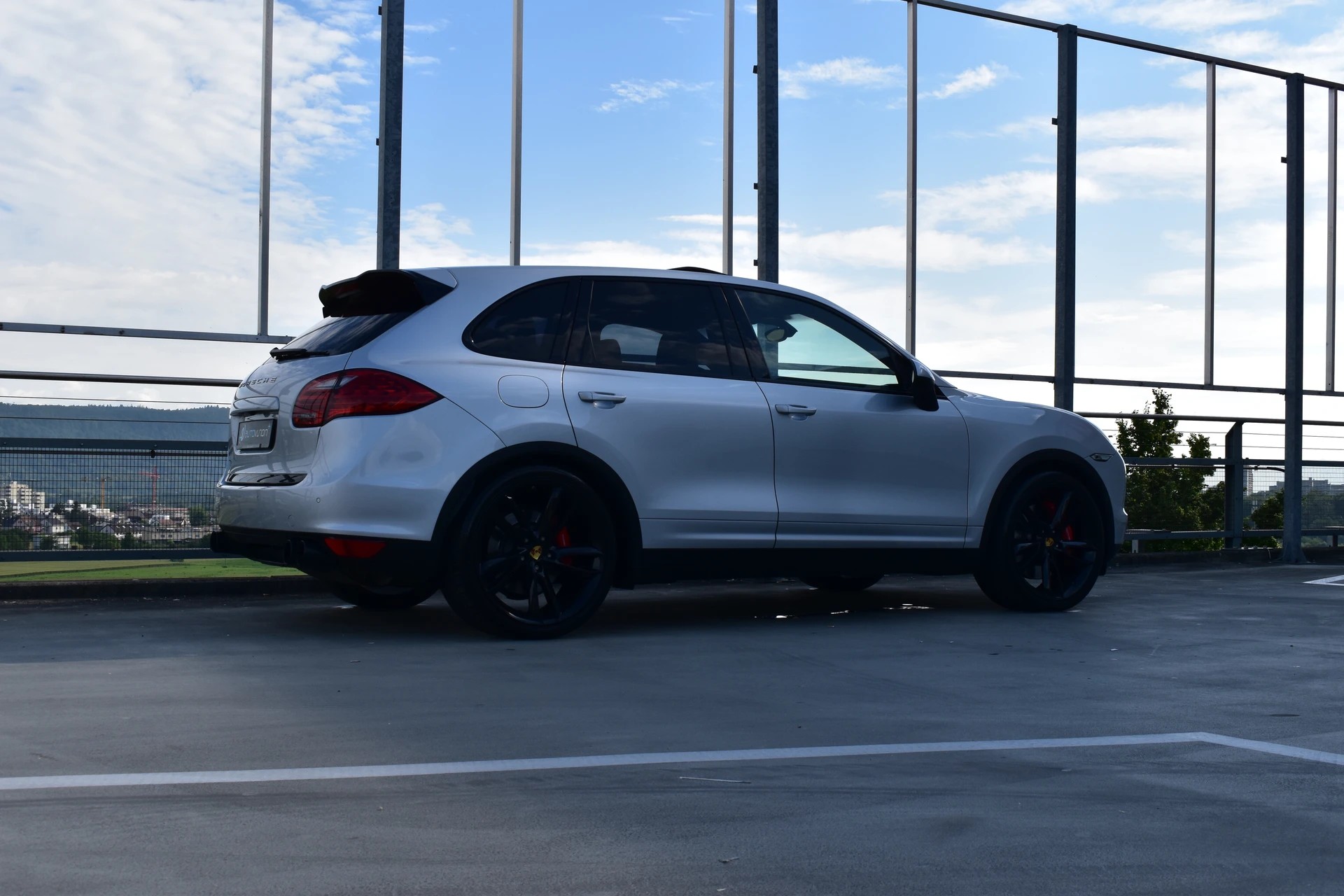 PORSCHE CAYENNE TURBO BLACK l 500 PS-image-9