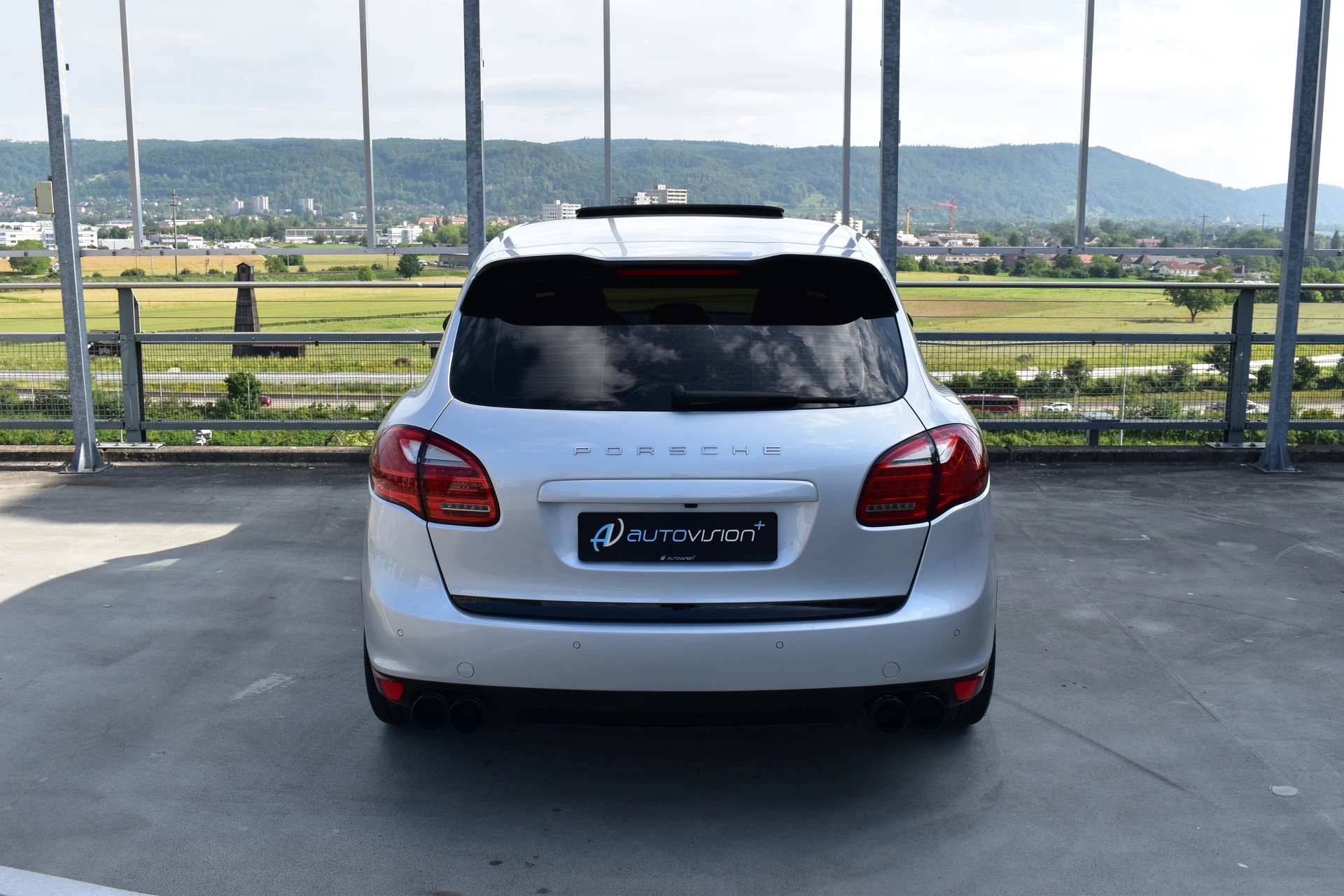 PORSCHE CAYENNE TURBO BLACK l 500 PS-image-17