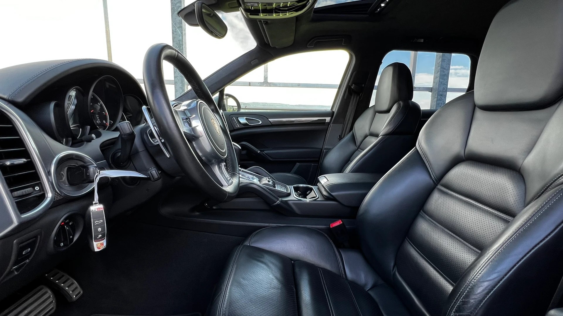 PORSCHE CAYENNE TURBO BLACK l 500 PS-image-27