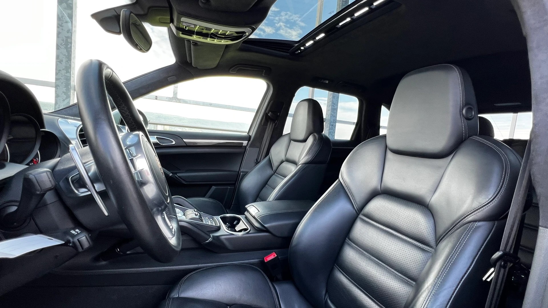 PORSCHE CAYENNE TURBO BLACK l 500 PS-image-24