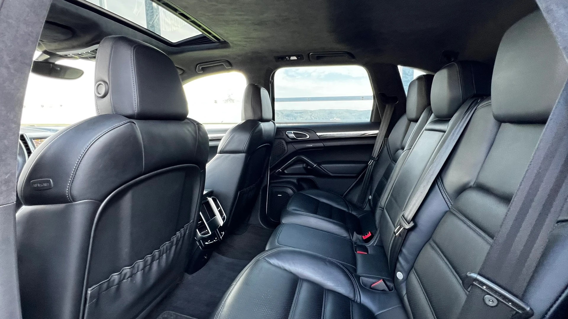 PORSCHE CAYENNE TURBO BLACK l 500 PS-image-29