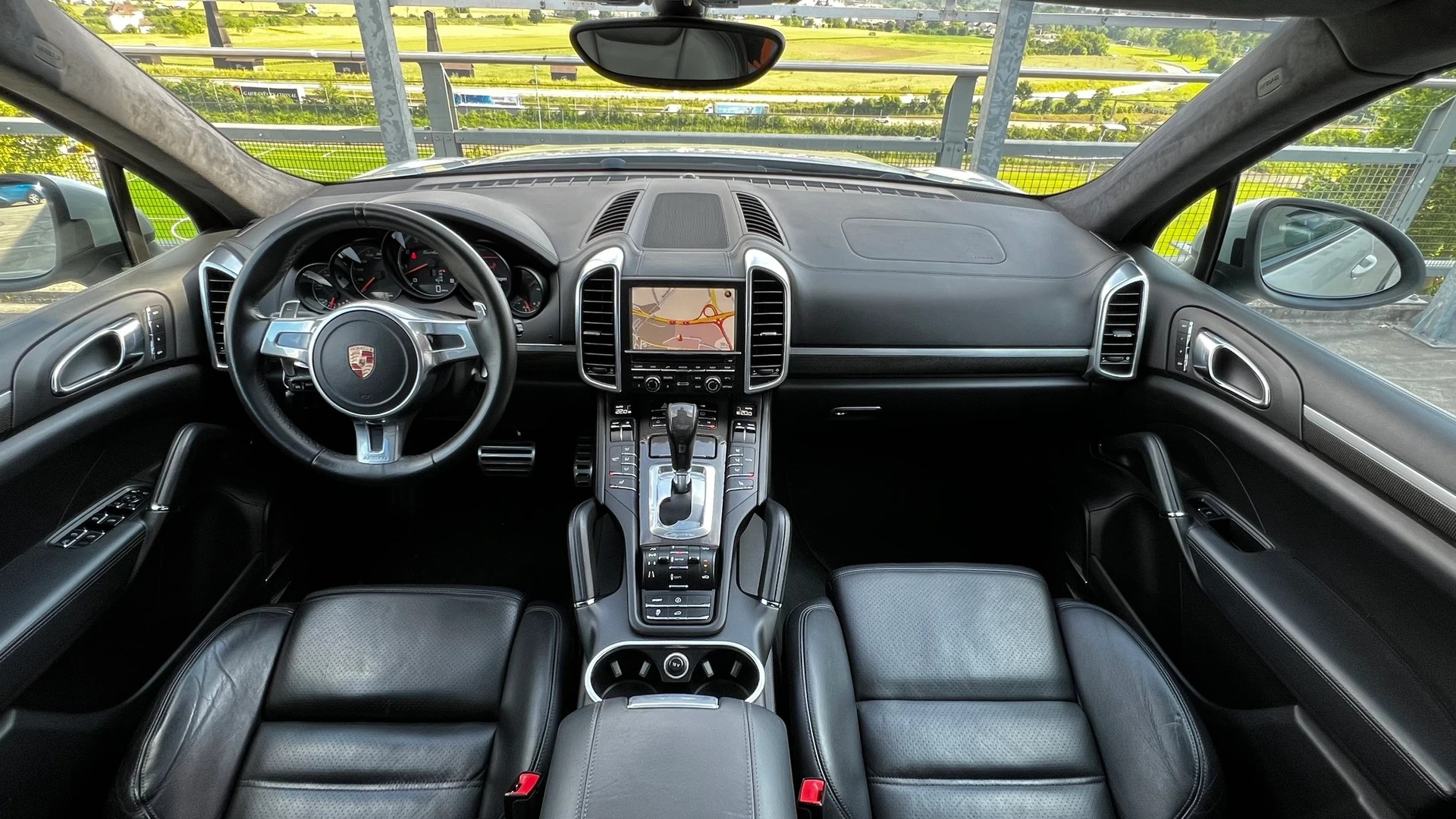 PORSCHE CAYENNE TURBO BLACK l 500 PS-image-22
