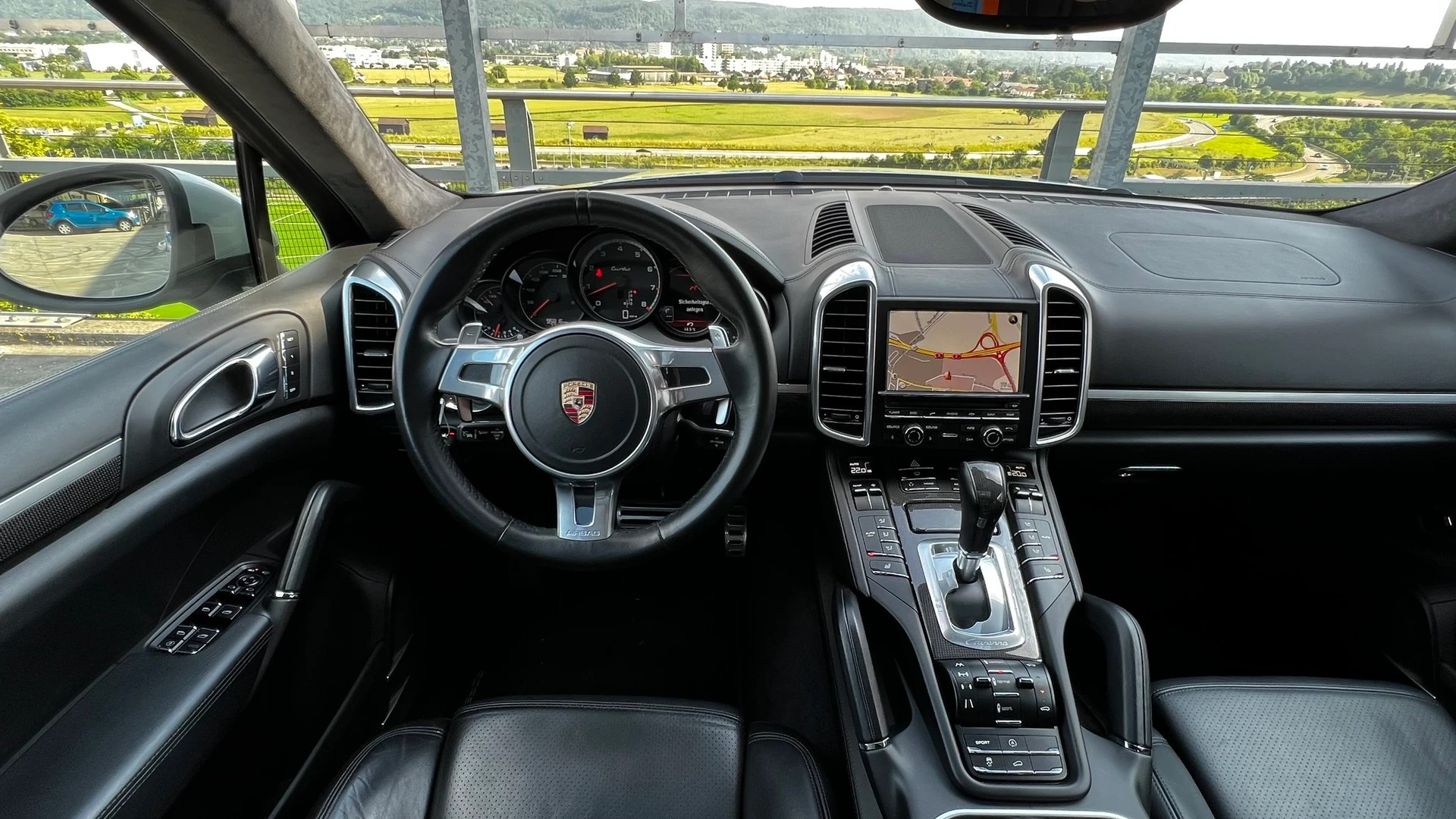 PORSCHE CAYENNE TURBO BLACK l 500 PS-image-23