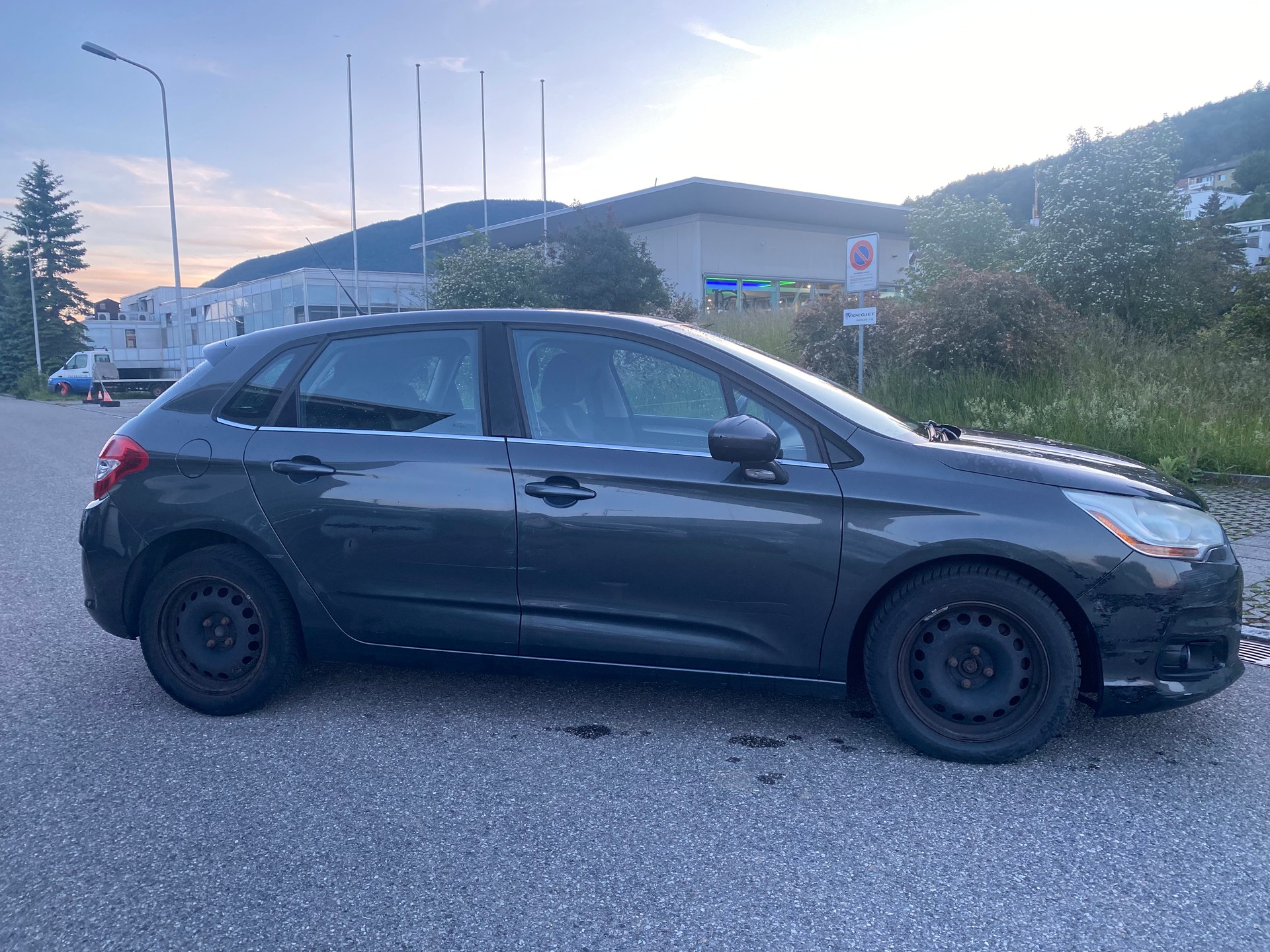 CITROEN C4 Berline 1.6 e-HDi Swiss Style EGS6-image-3