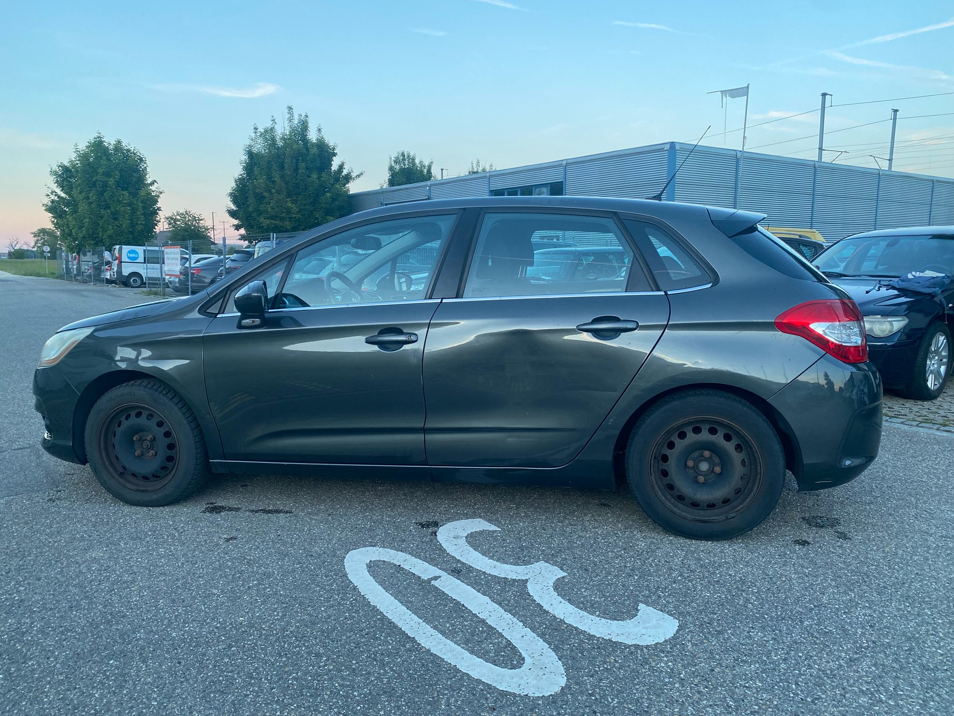 CITROEN C4 Berline 1.6 e-HDi Swiss Style EGS6-image-6