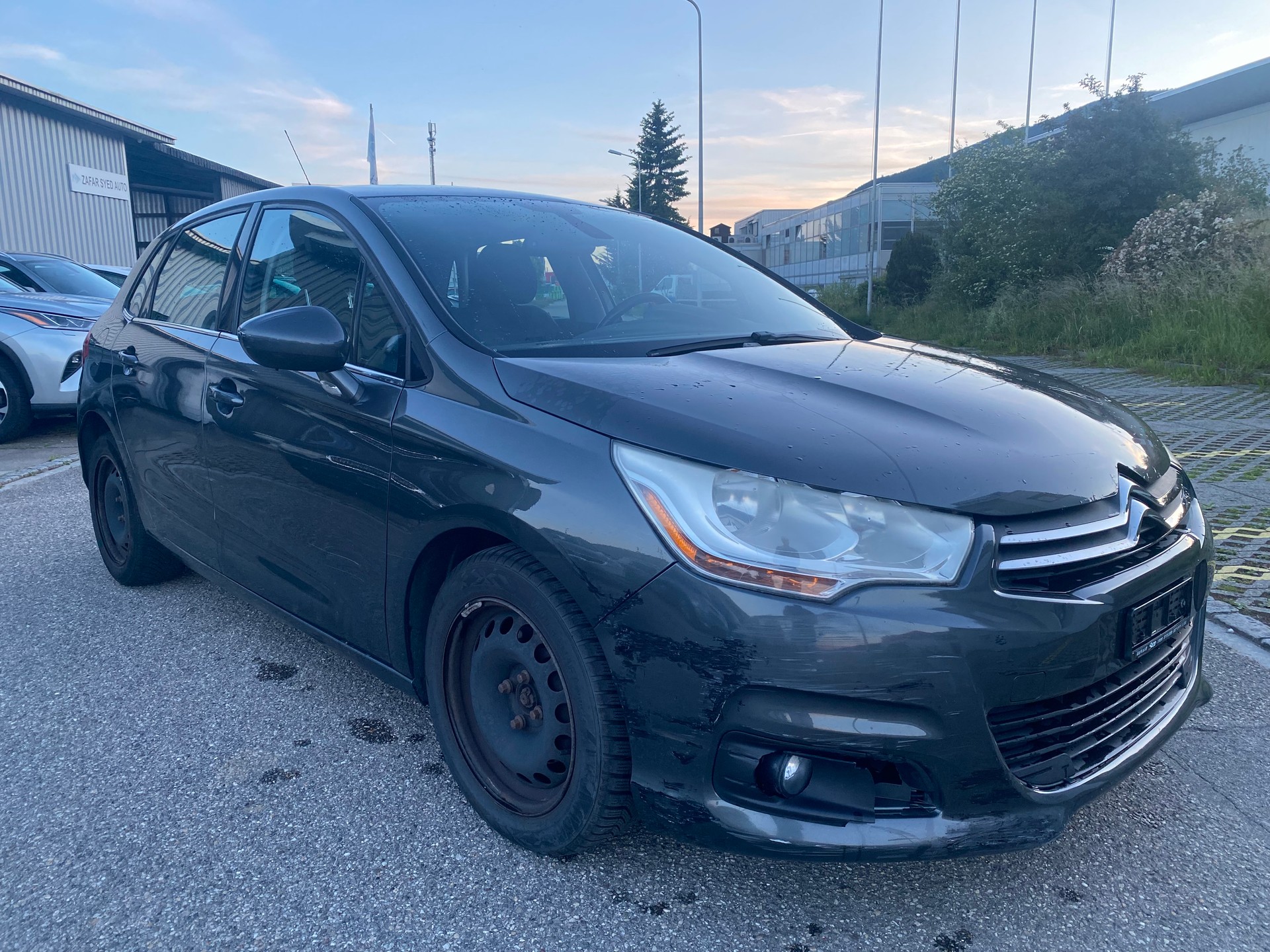 CITROEN C4 Berline 1.6 e-HDi Swiss Style EGS6-image-2