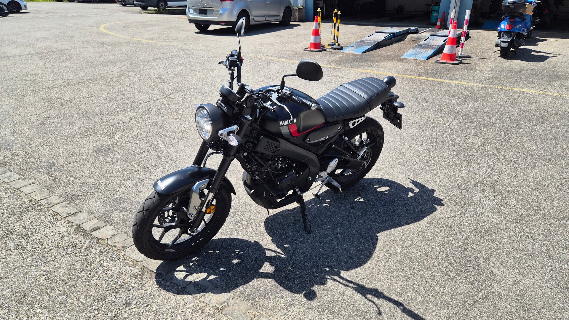 YAMAHA XSR 125-image-11