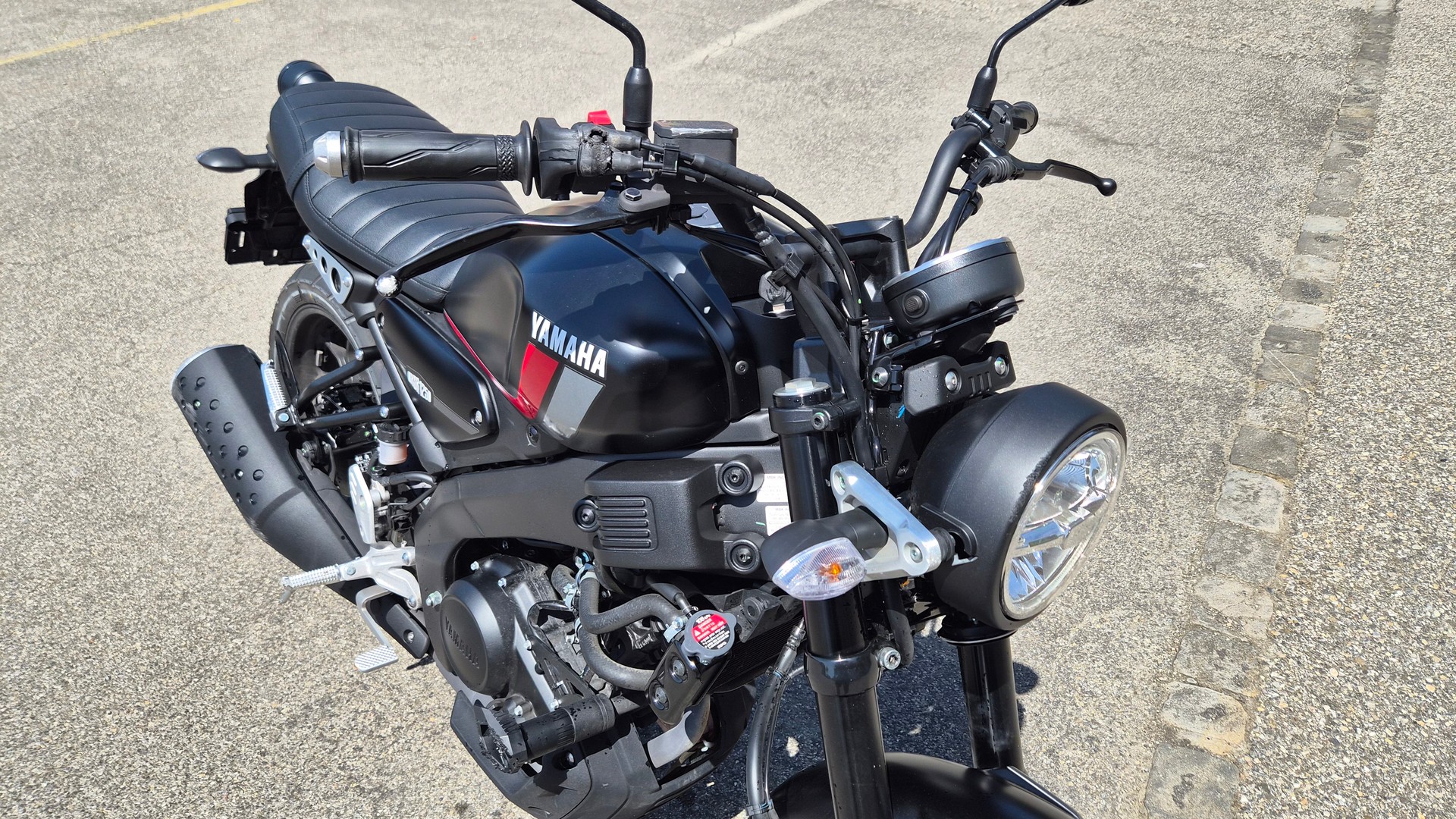 YAMAHA XSR 125-image-7