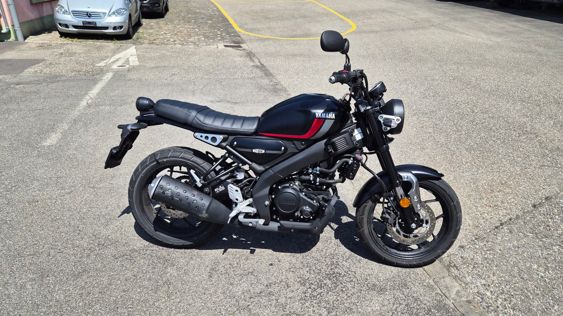 YAMAHA XSR 125-image-1