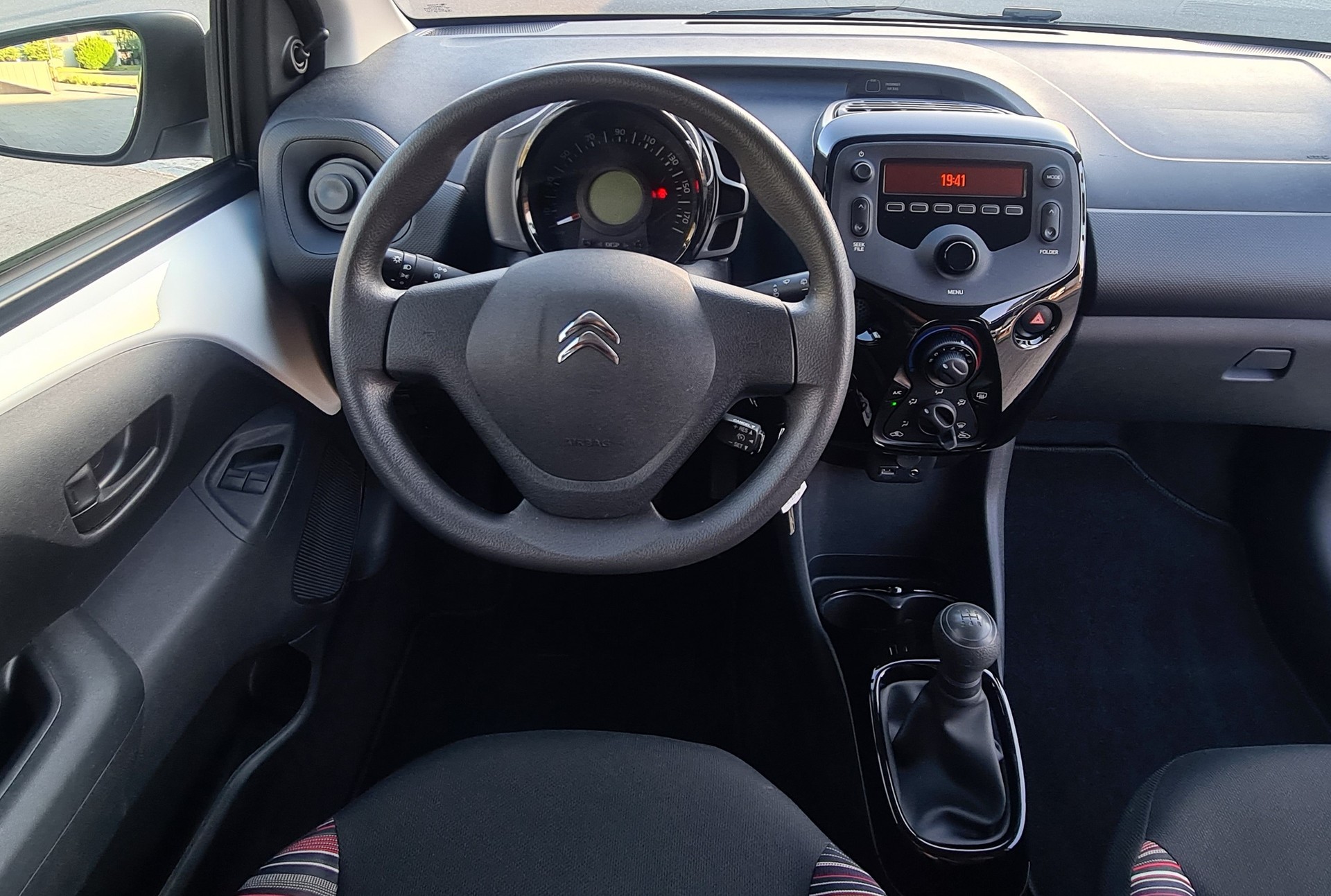 CITROEN C1 1.0 VTi Feel-image-10