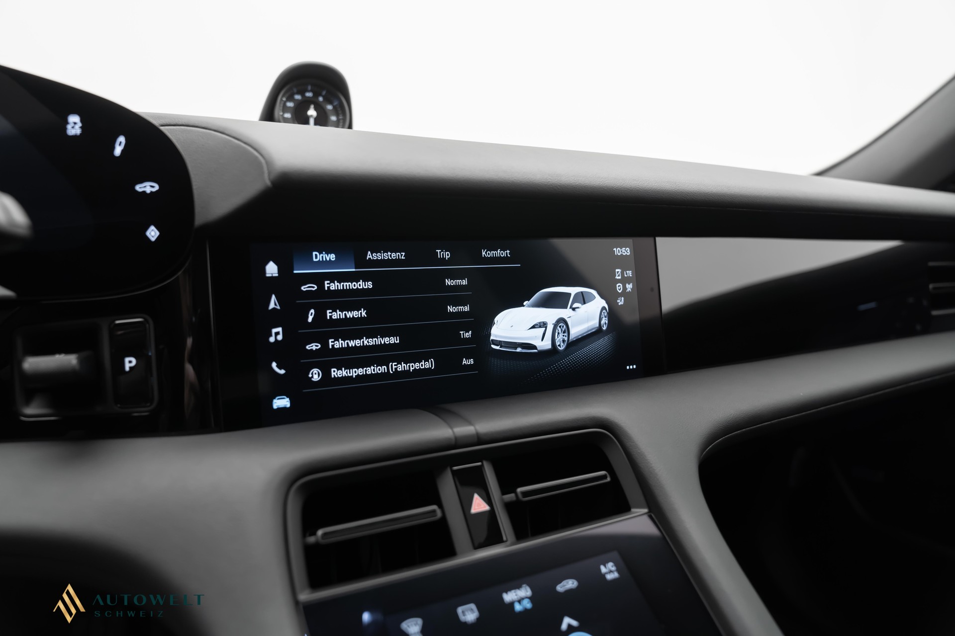 PORSCHE Taycan 4 Cross Turismo-image-10