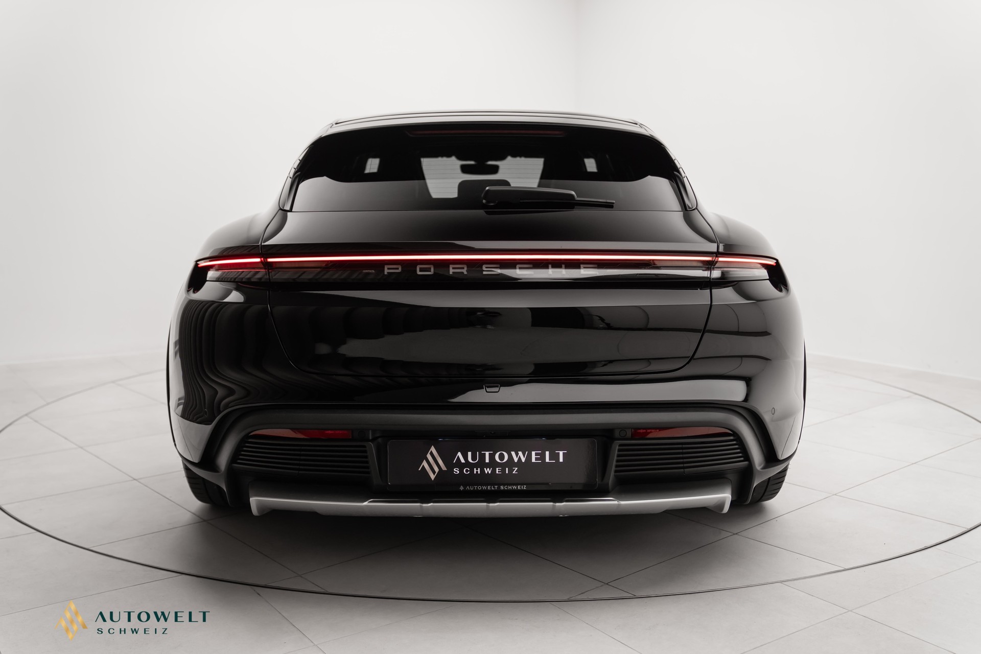 PORSCHE Taycan 4 Cross Turismo-image-4