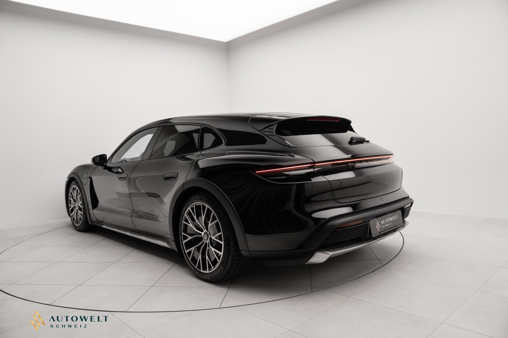 PORSCHE Taycan 4 Cross Turismo-showroom-element-2