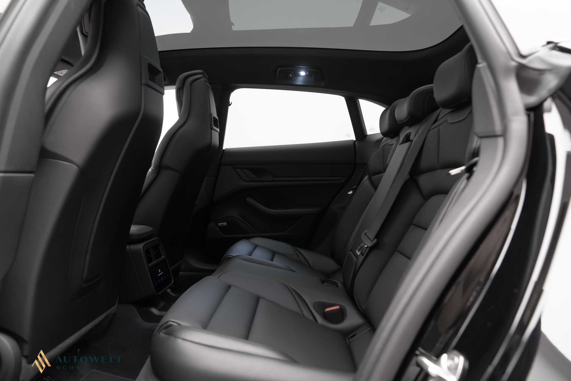 PORSCHE Taycan 4 Cross Turismo-image-13