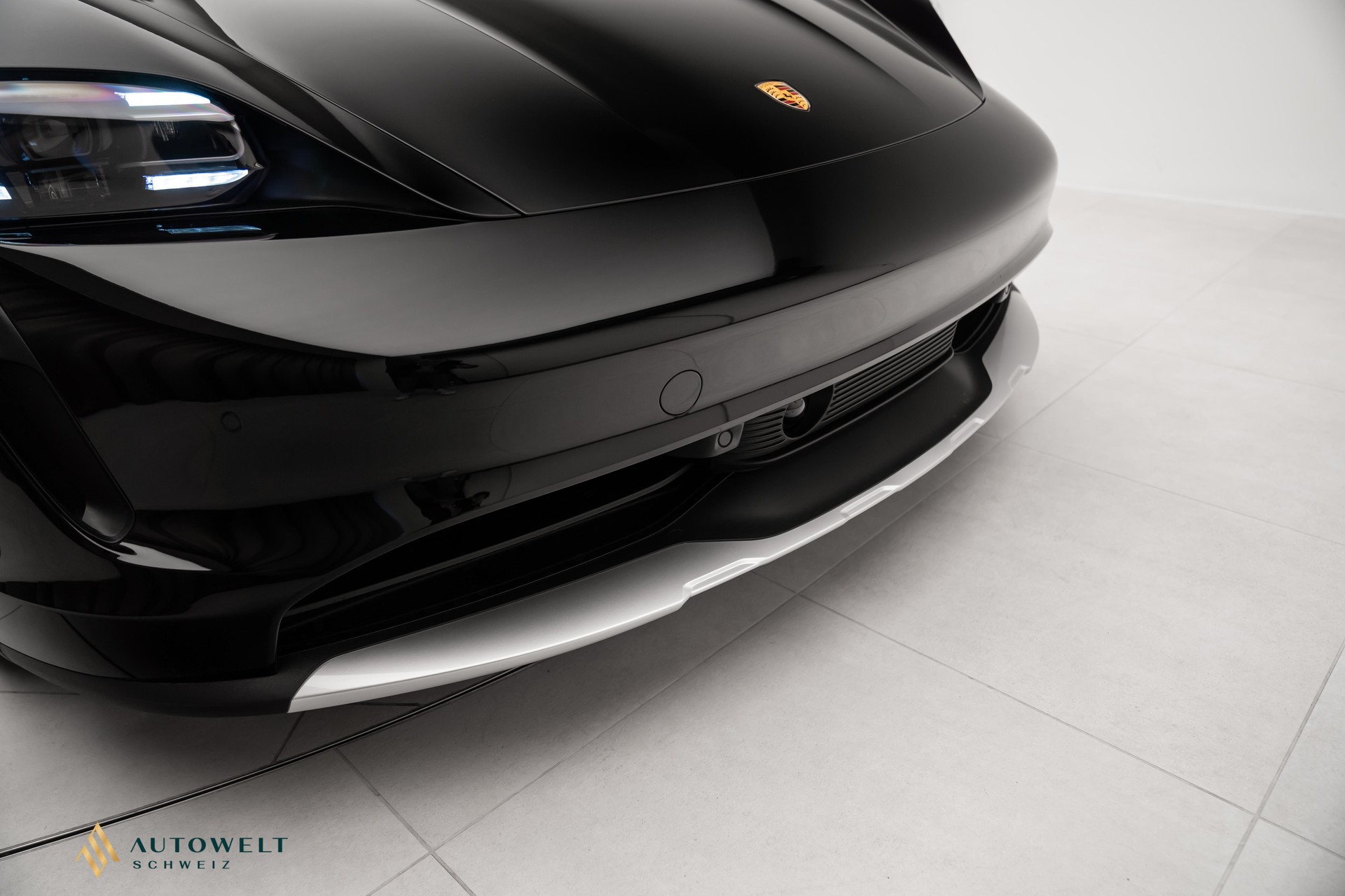 PORSCHE Taycan 4 Cross Turismo-image-19
