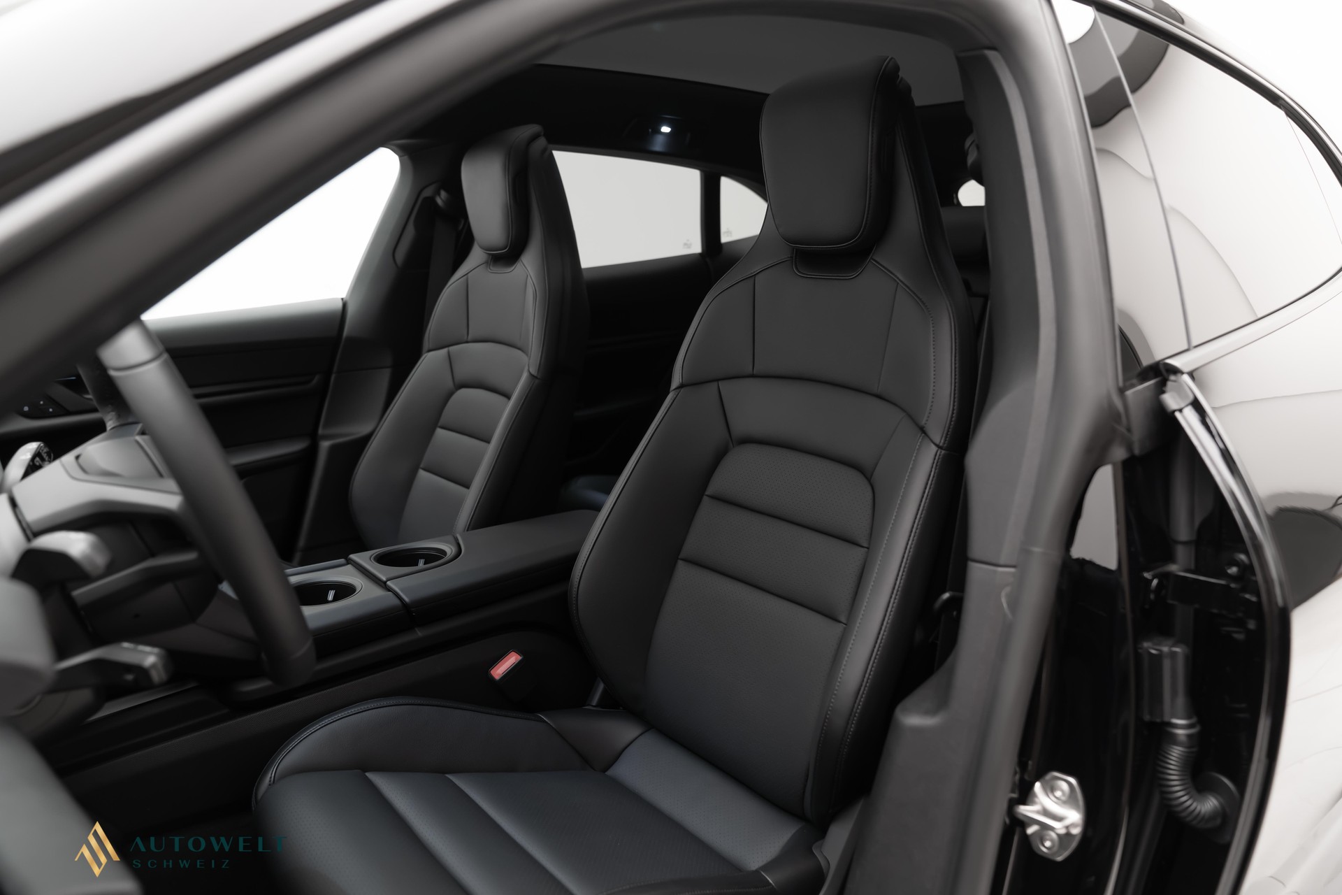 PORSCHE Taycan 4 Cross Turismo-image-7
