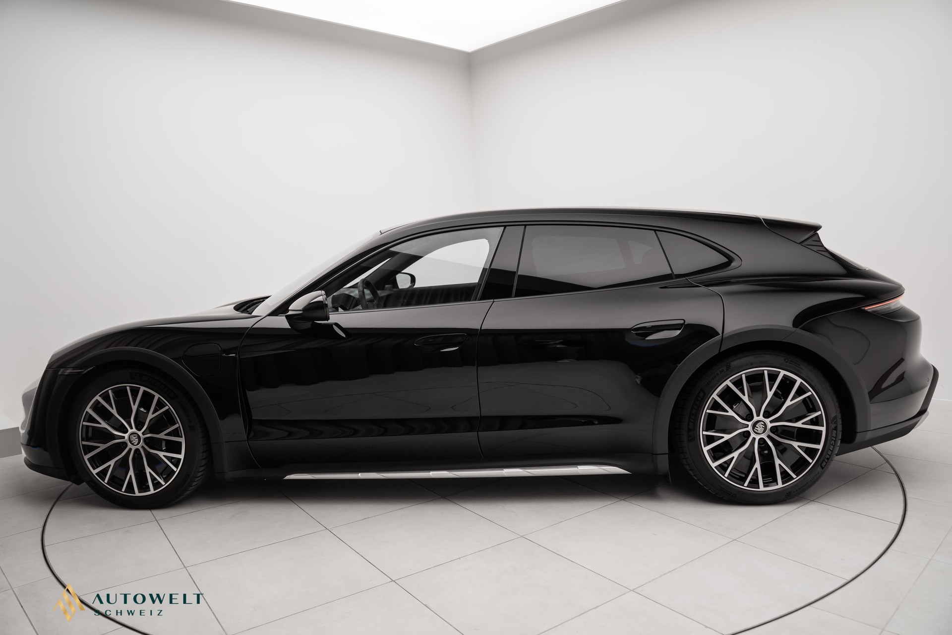 PORSCHE Taycan 4 Cross Turismo-showroom-element-1