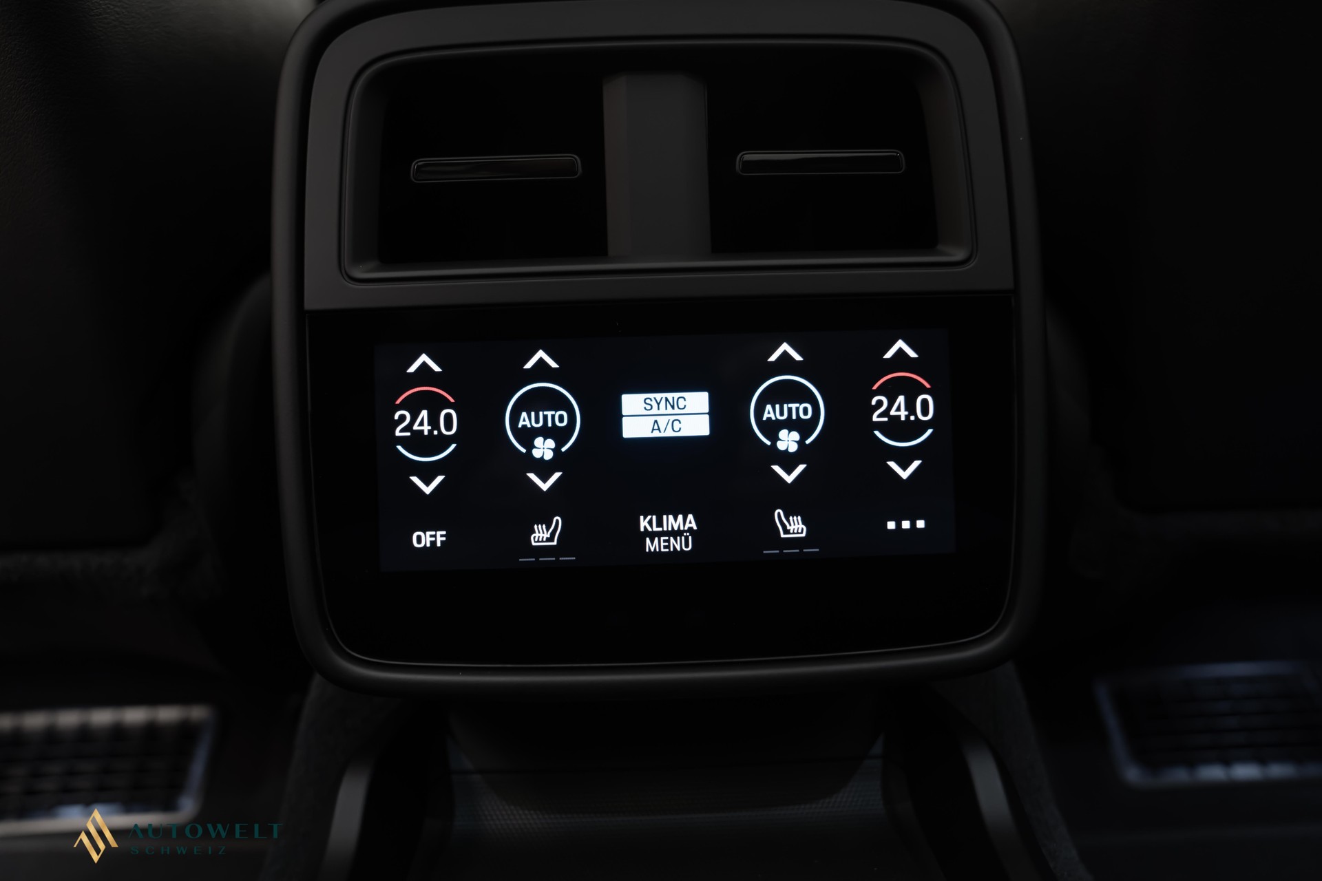 PORSCHE Taycan 4 Cross Turismo-image-15