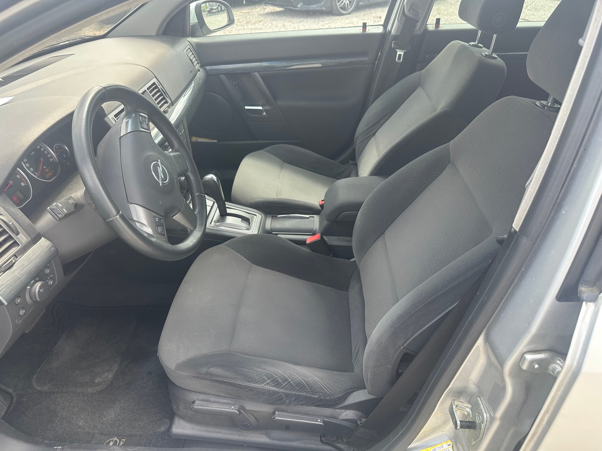 OPEL Vectra Caravan 3.2 Cosmo-image-9