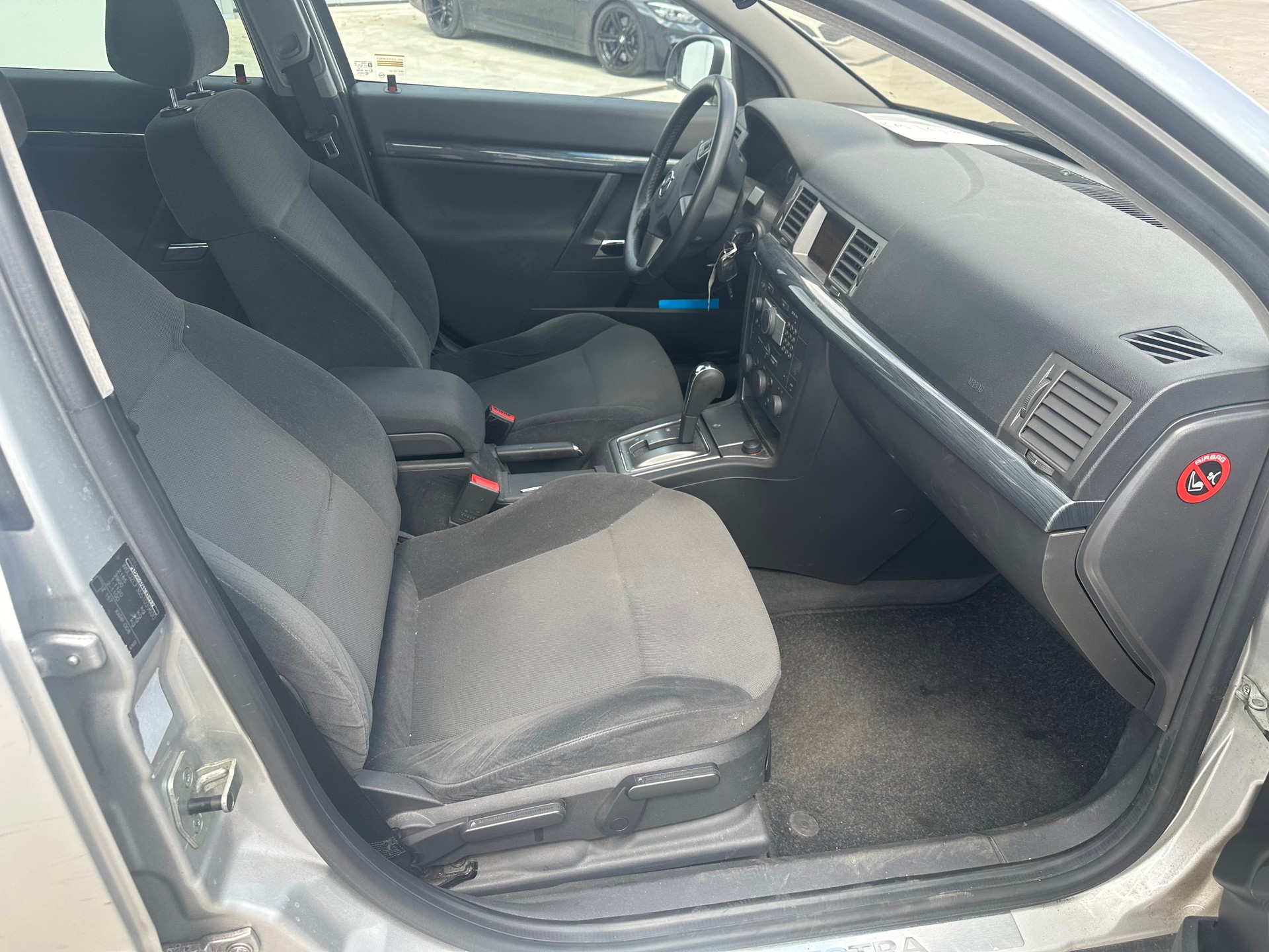 OPEL Vectra Caravan 3.2 Cosmo-image-8