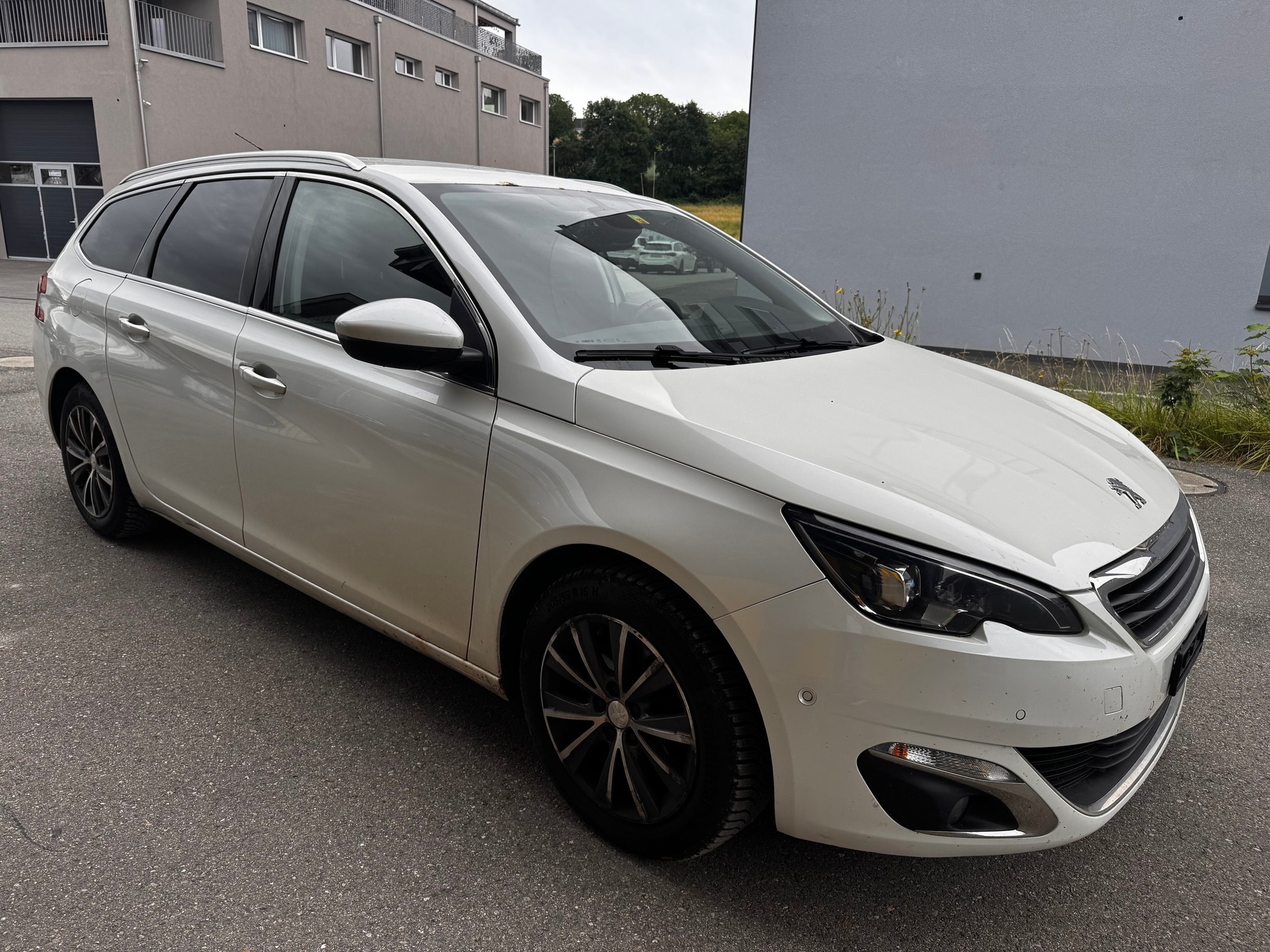 PEUGEOT 308 SW 2.0 BlueHDI Allure Automatic-image-2