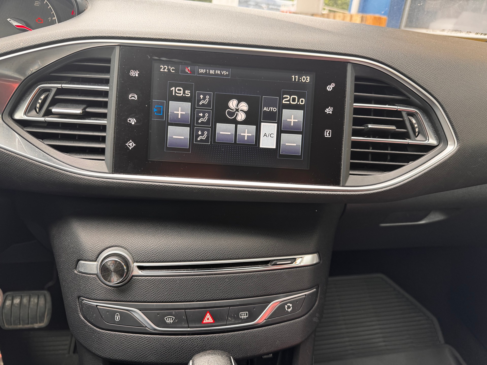 PEUGEOT 308 SW 2.0 BlueHDI Allure Automatic-image-5
