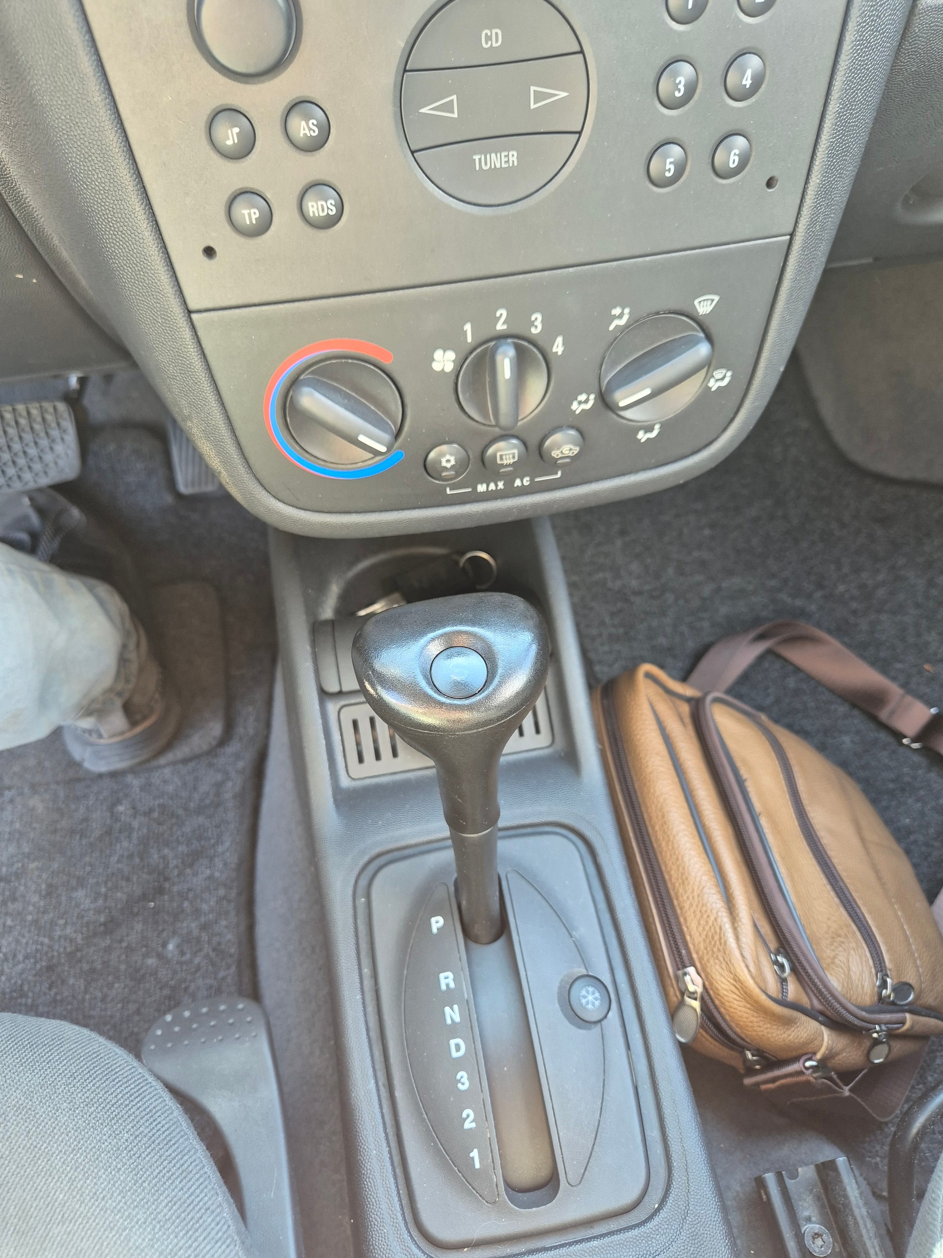 OPEL Corsa 1.4 16V Comfort-image-8