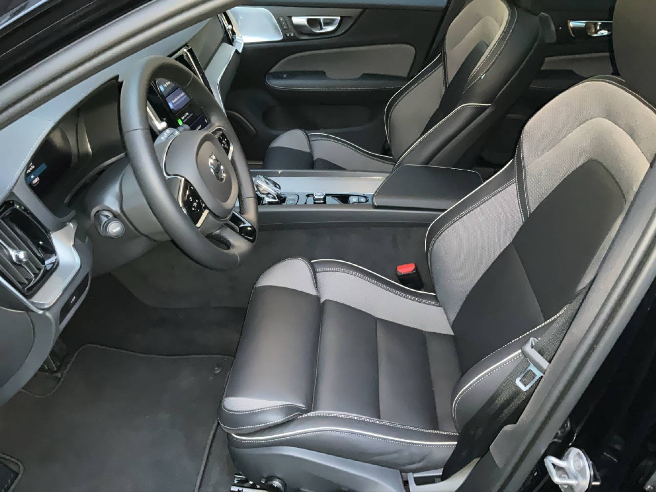 VOLVO V60 2.0 B4 Ultimate Dark-image-11