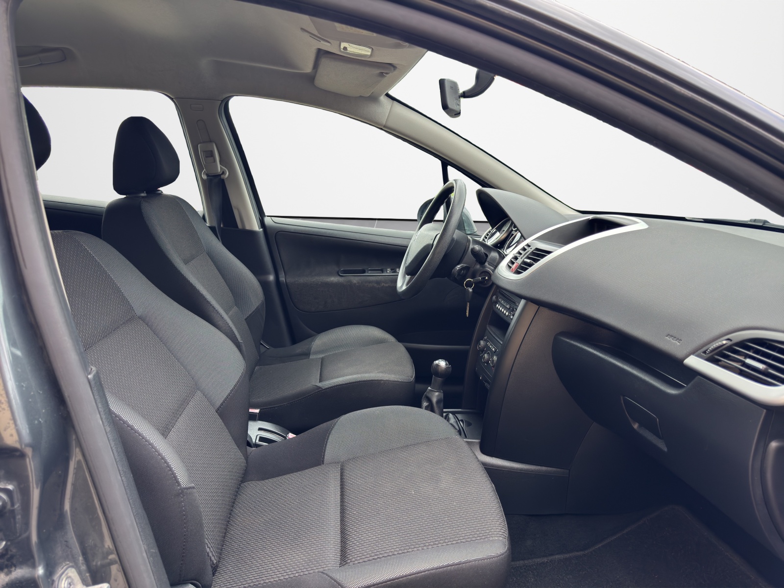 PEUGEOT 207 SW 1.4 16V Sport-image-13