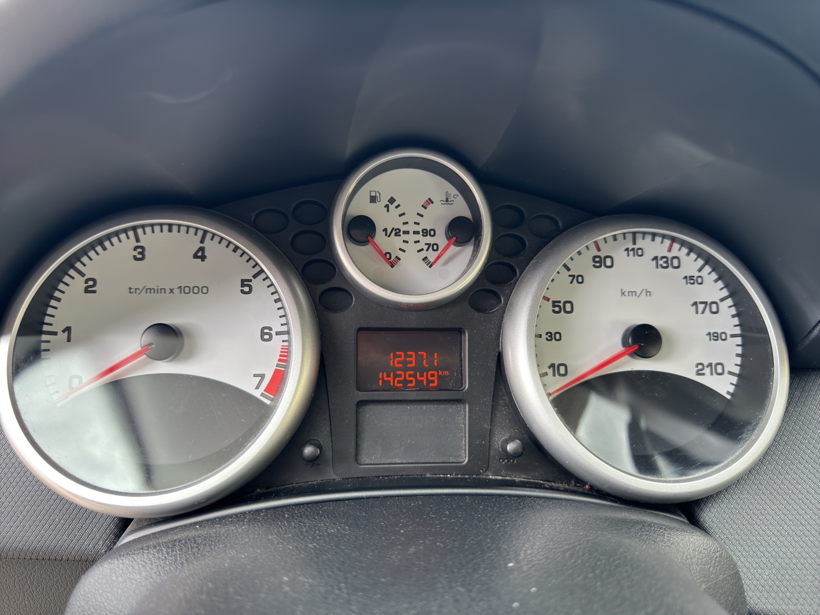 PEUGEOT 207 SW 1.4 16V Sport-image-10