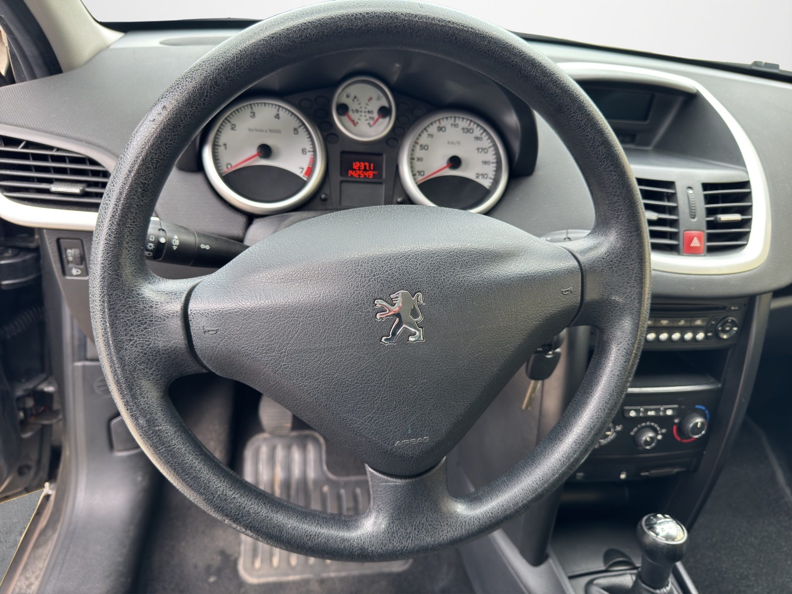 PEUGEOT 207 SW 1.4 16V Sport-image-9