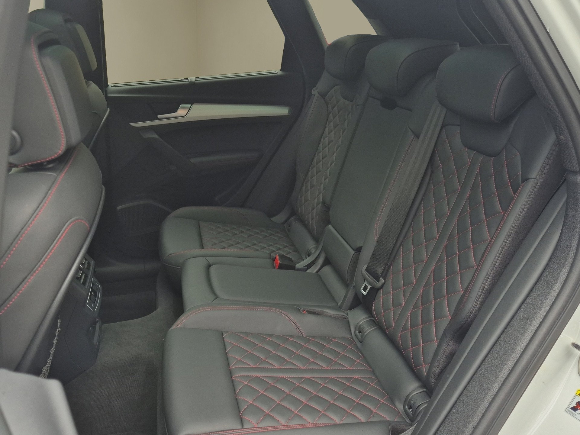 AUDI Q5 55 TFSI e PHEV S line quattro S-tronic-image-13
