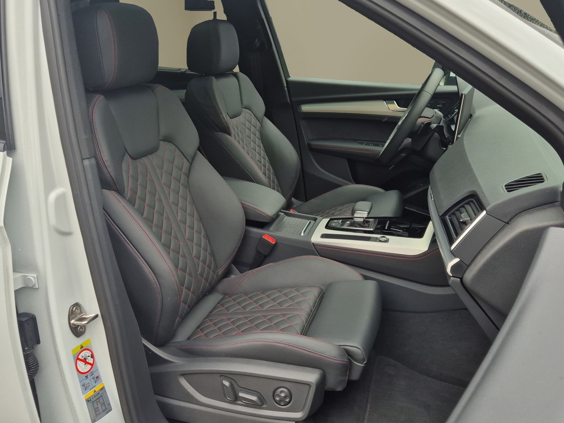 AUDI Q5 55 TFSI e PHEV S line quattro S-tronic-image-15