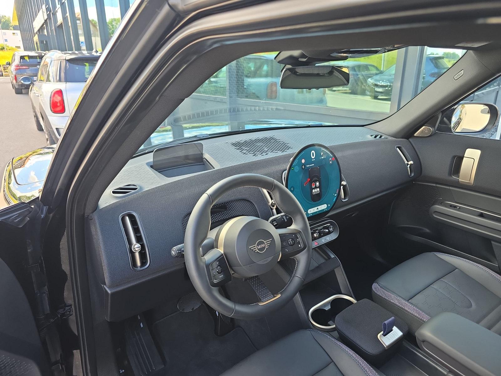 MINI Countryman S ALL4 U25 2.0i (CH) AHK-image-24