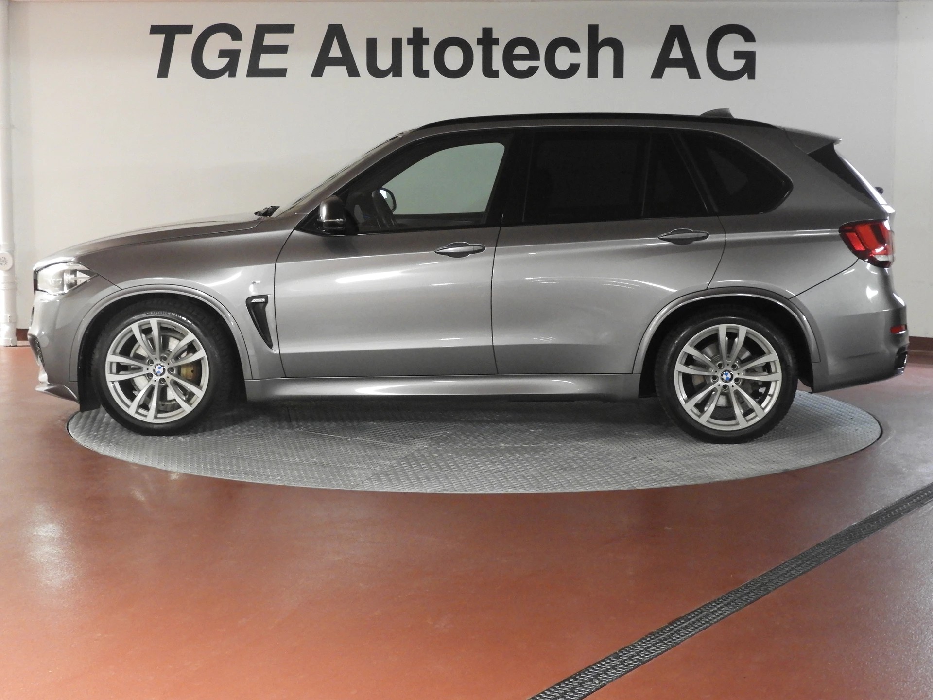 BMW X5 xDrive 40d Steptronic M Sport-showroom-element-3