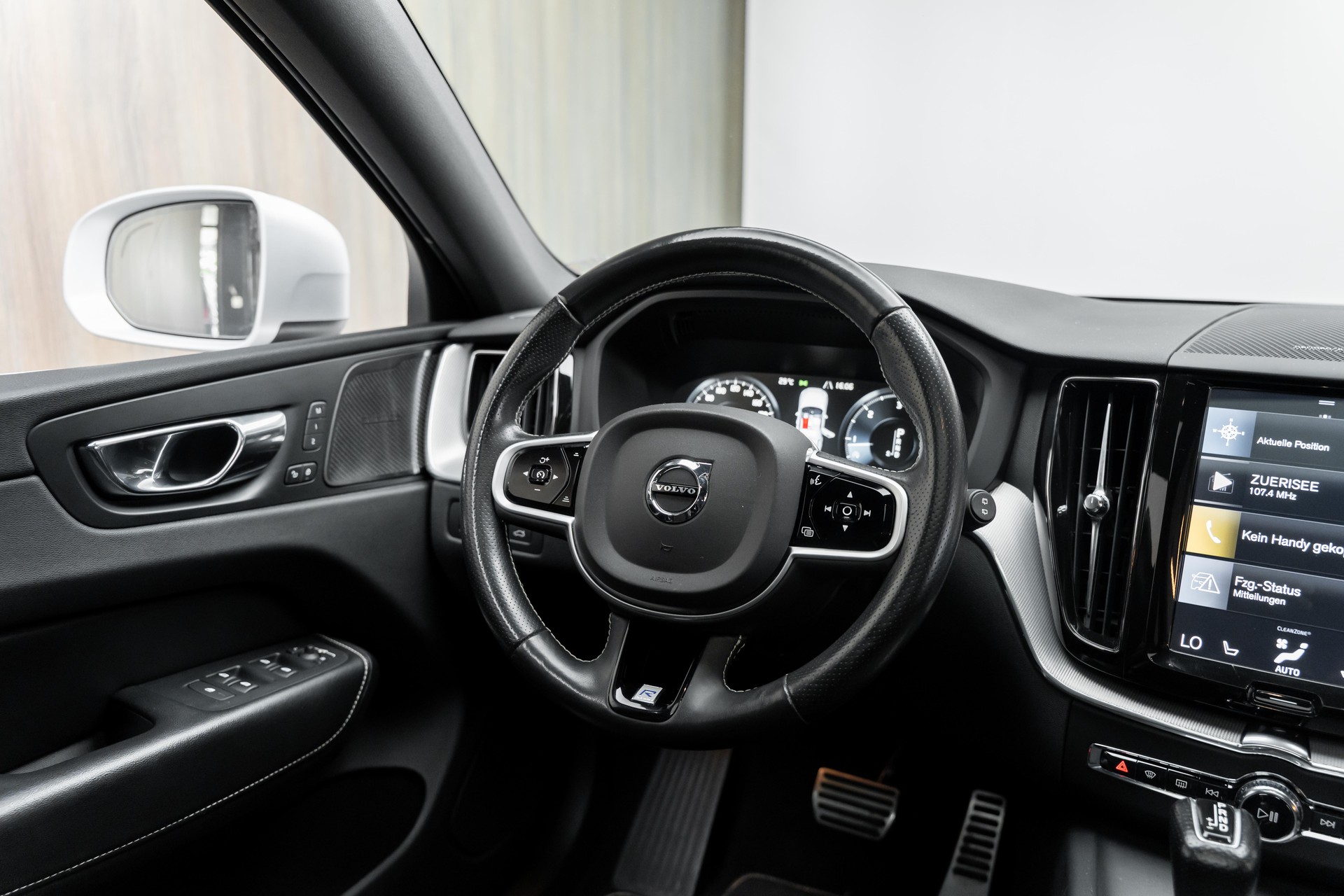 VOLVO XC60 D4 AWD R-Design Geartronic-image-20