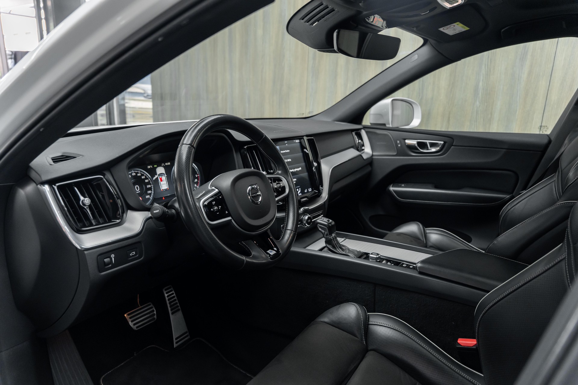 VOLVO XC60 D4 AWD R-Design Geartronic-showroom-element-3