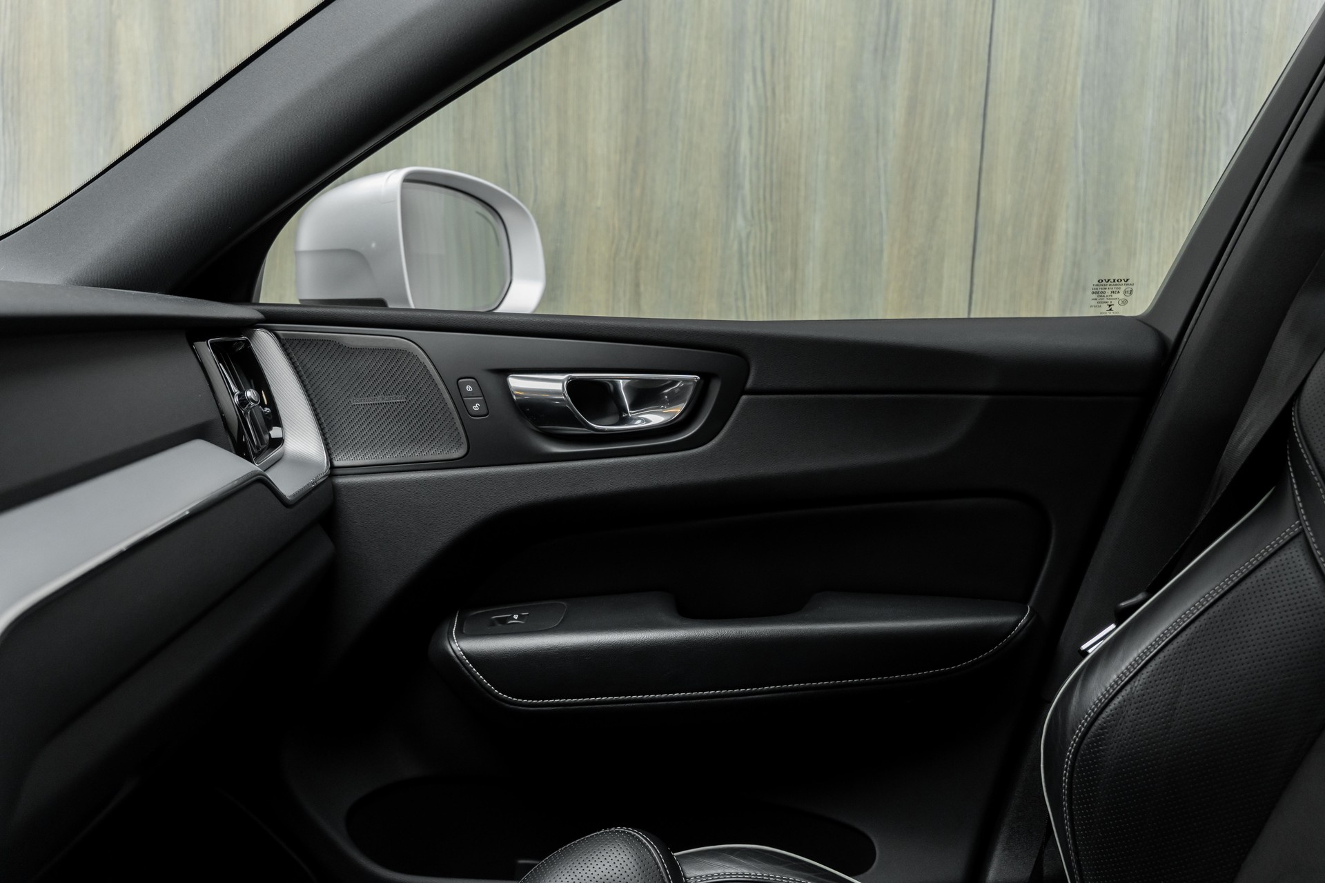 VOLVO XC60 D4 AWD R-Design Geartronic-image-17