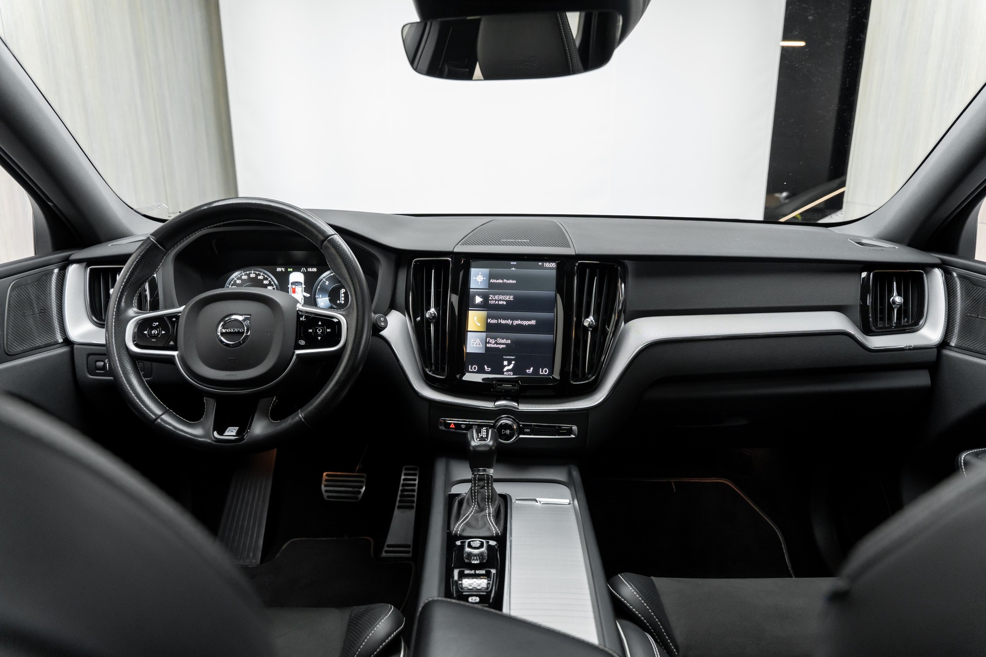 VOLVO XC60 D4 AWD R-Design Geartronic-showroom-element-2