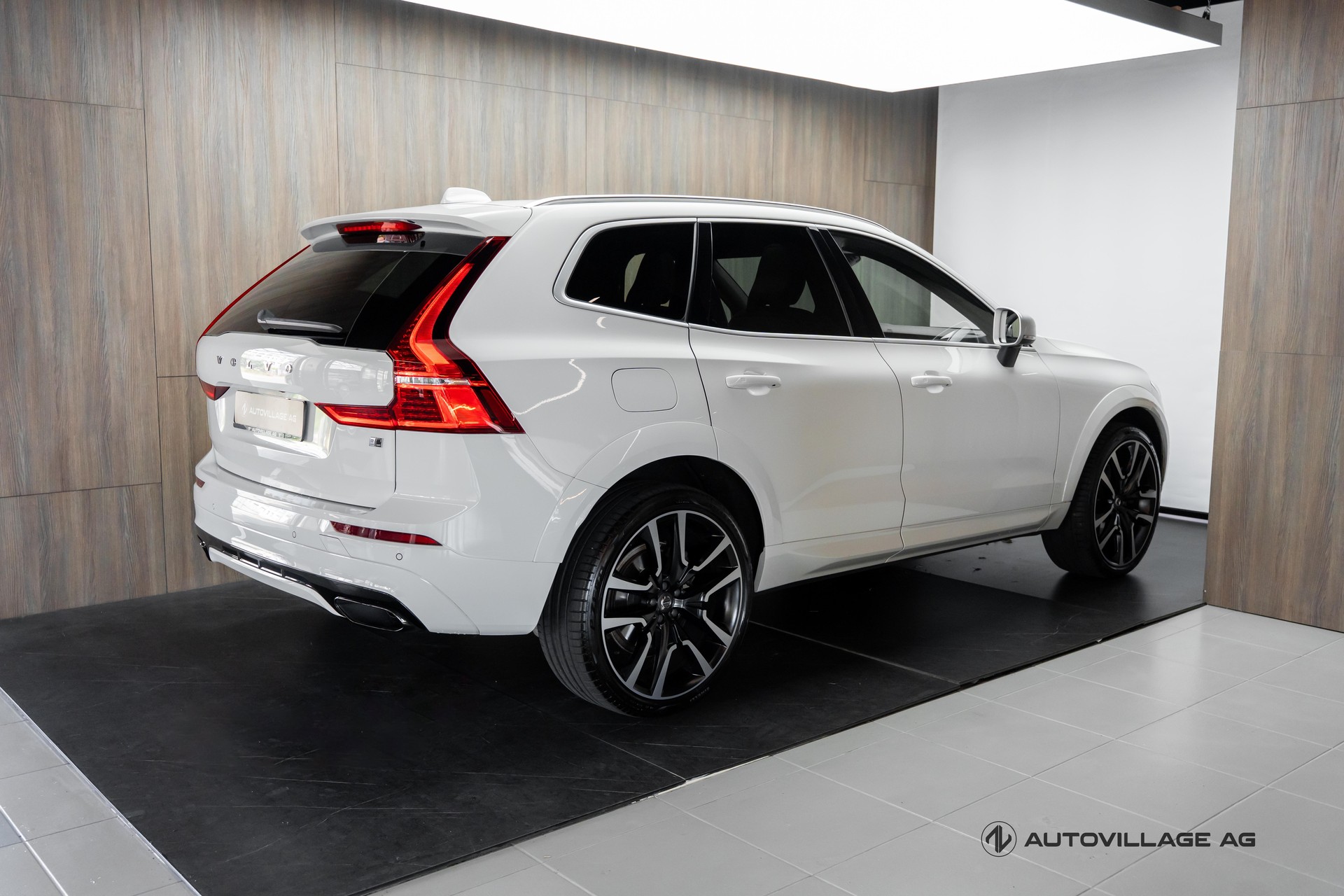 VOLVO XC60 D4 AWD R-Design Geartronic-showroom-element-1