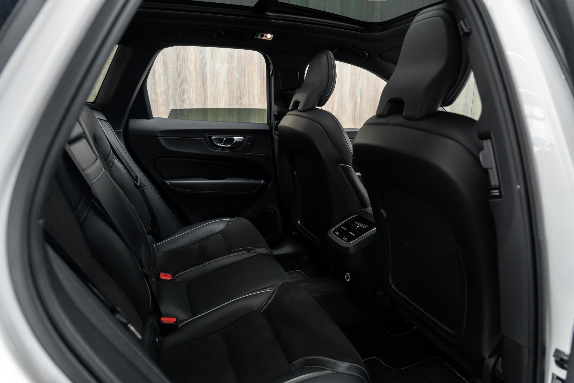 VOLVO XC60 D4 AWD R-Design Geartronic-image-9