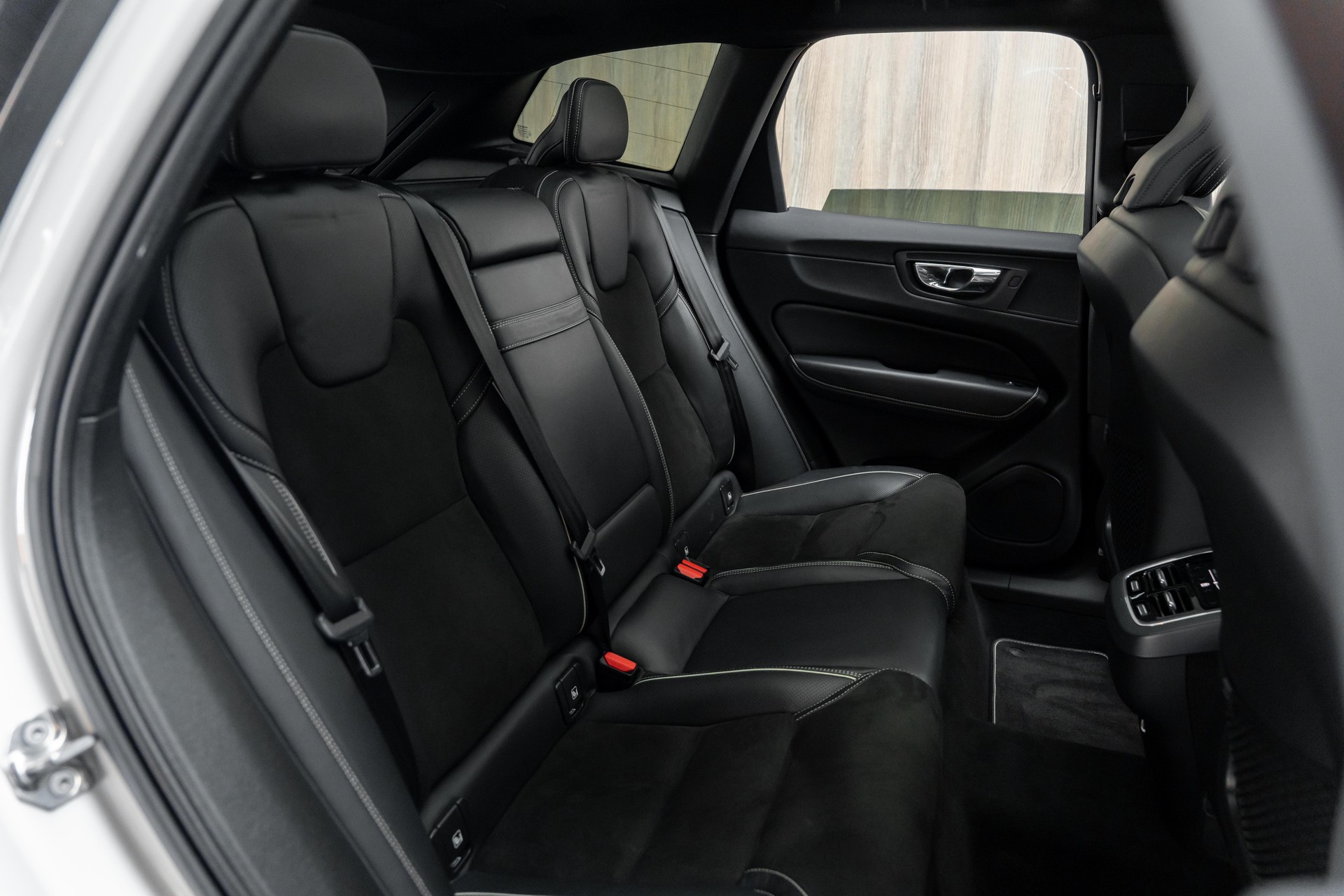 VOLVO XC60 D4 AWD R-Design Geartronic-image-11