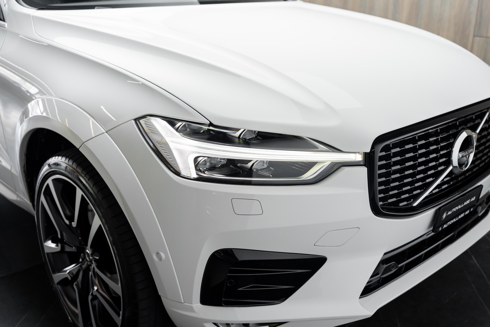VOLVO XC60 D4 AWD R-Design Geartronic-image-25