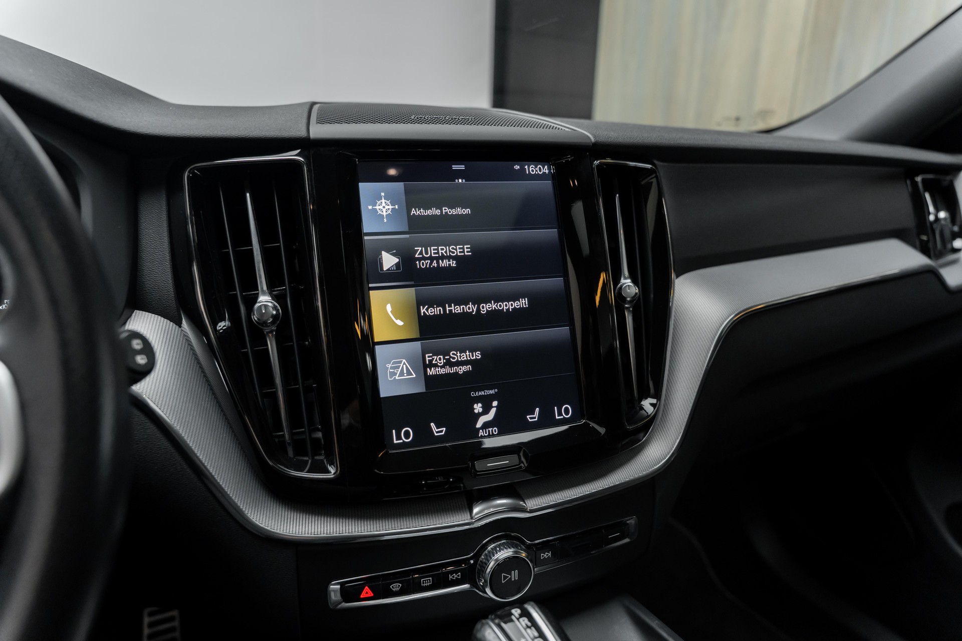 VOLVO XC60 D4 AWD R-Design Geartronic-image-12