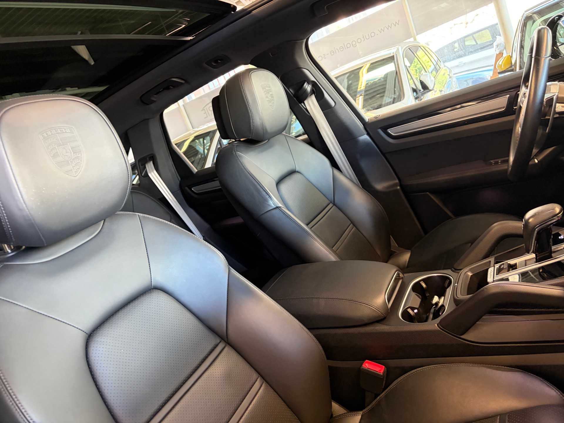 PORSCHE Cayenne Platinum Edition | CH Swiss Package | Porsche Approved bis 06/2027 | Luftfederung | Komfortsitze | 21" |-image-33