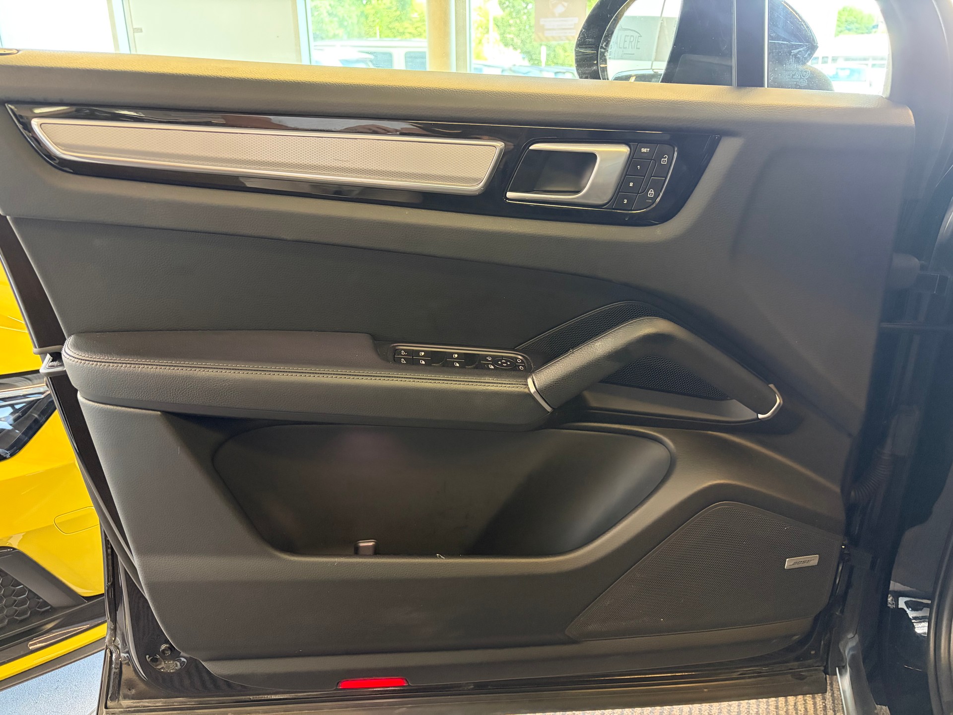 PORSCHE Cayenne Platinum Edition | CH Swiss Package | Porsche Approved bis 06/2027 | Luftfederung | Komfortsitze | 21" |-image-23