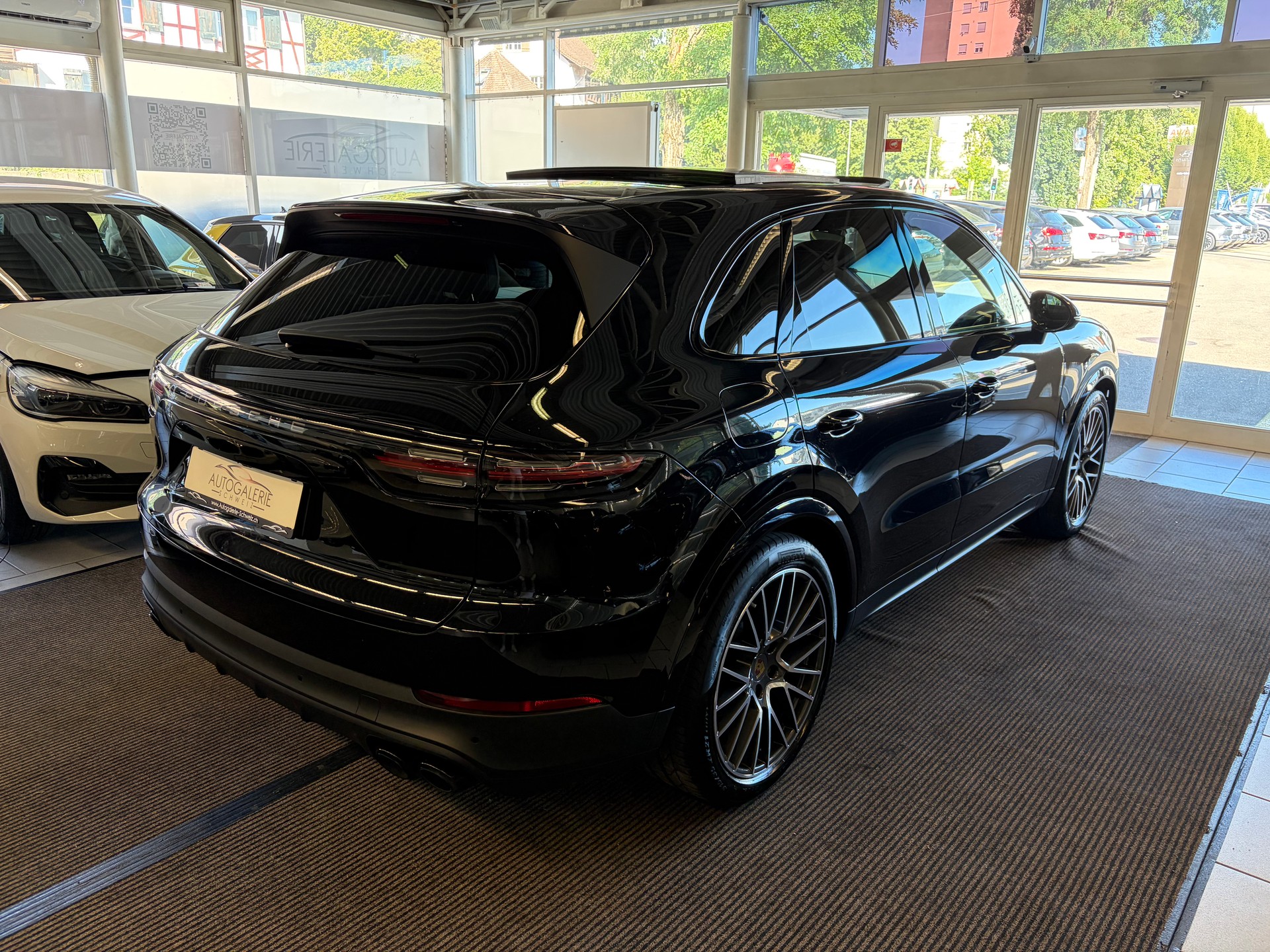 PORSCHE Cayenne Platinum Edition | CH Swiss Package | Porsche Approved bis 06/2027 | Luftfederung | Komfortsitze | 21" |-image-29