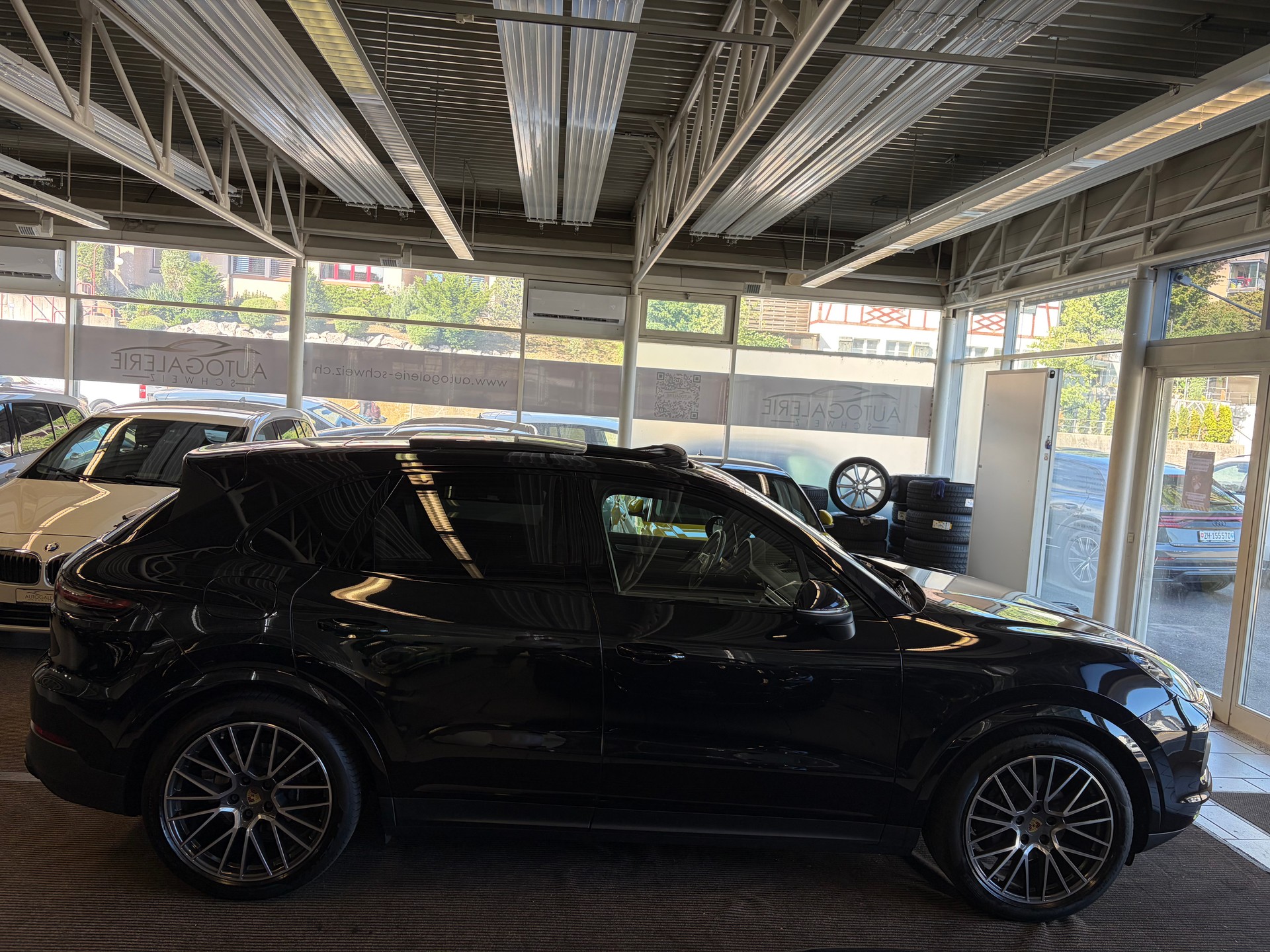 PORSCHE Cayenne Platinum Edition | CH Swiss Package | Porsche Approved bis 06/2027 | Luftfederung | Komfortsitze | 21" |-image-30