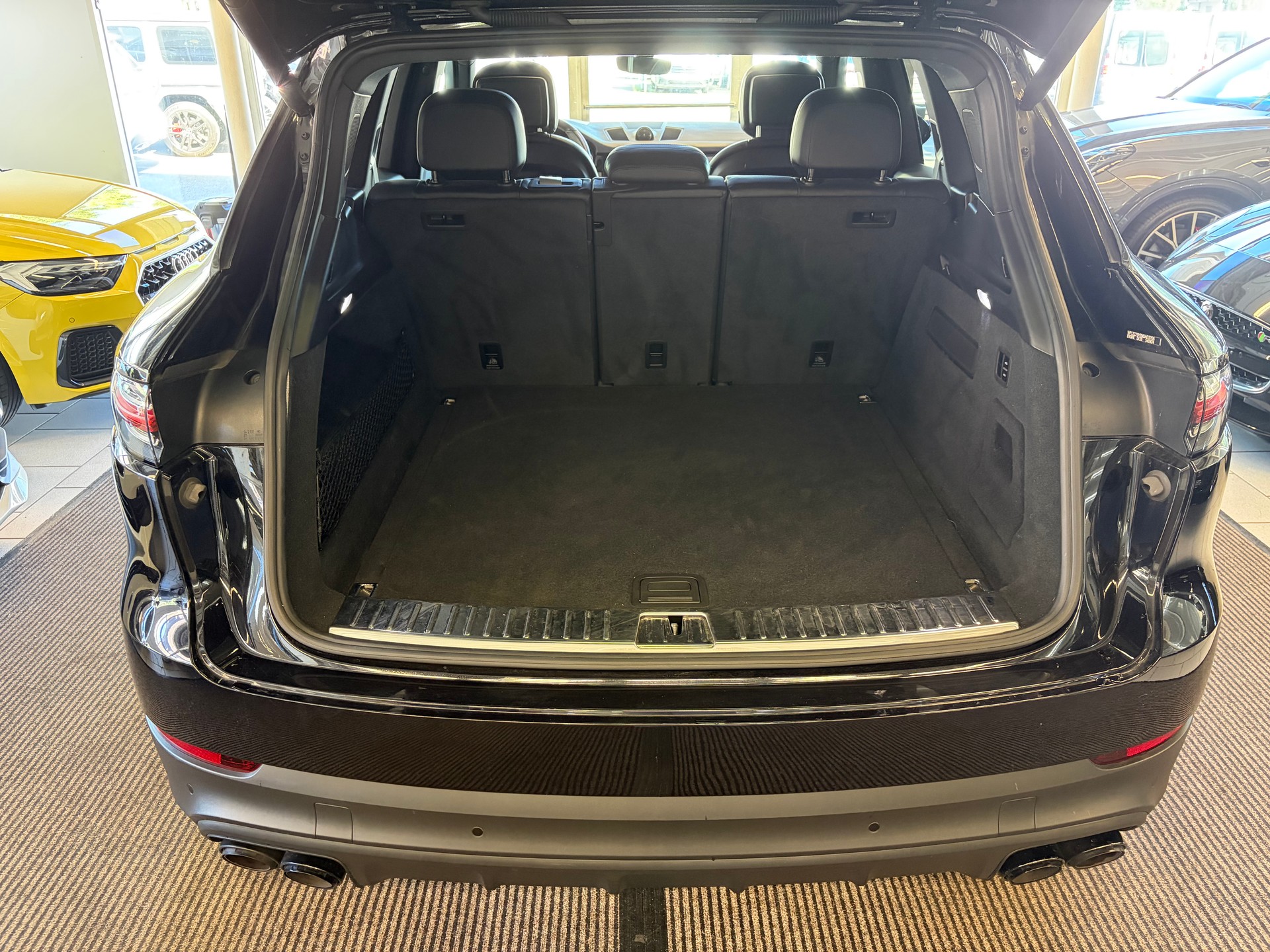 PORSCHE Cayenne Platinum Edition | CH Swiss Package | Porsche Approved bis 06/2027 | Luftfederung | Komfortsitze | 21" |-image-26