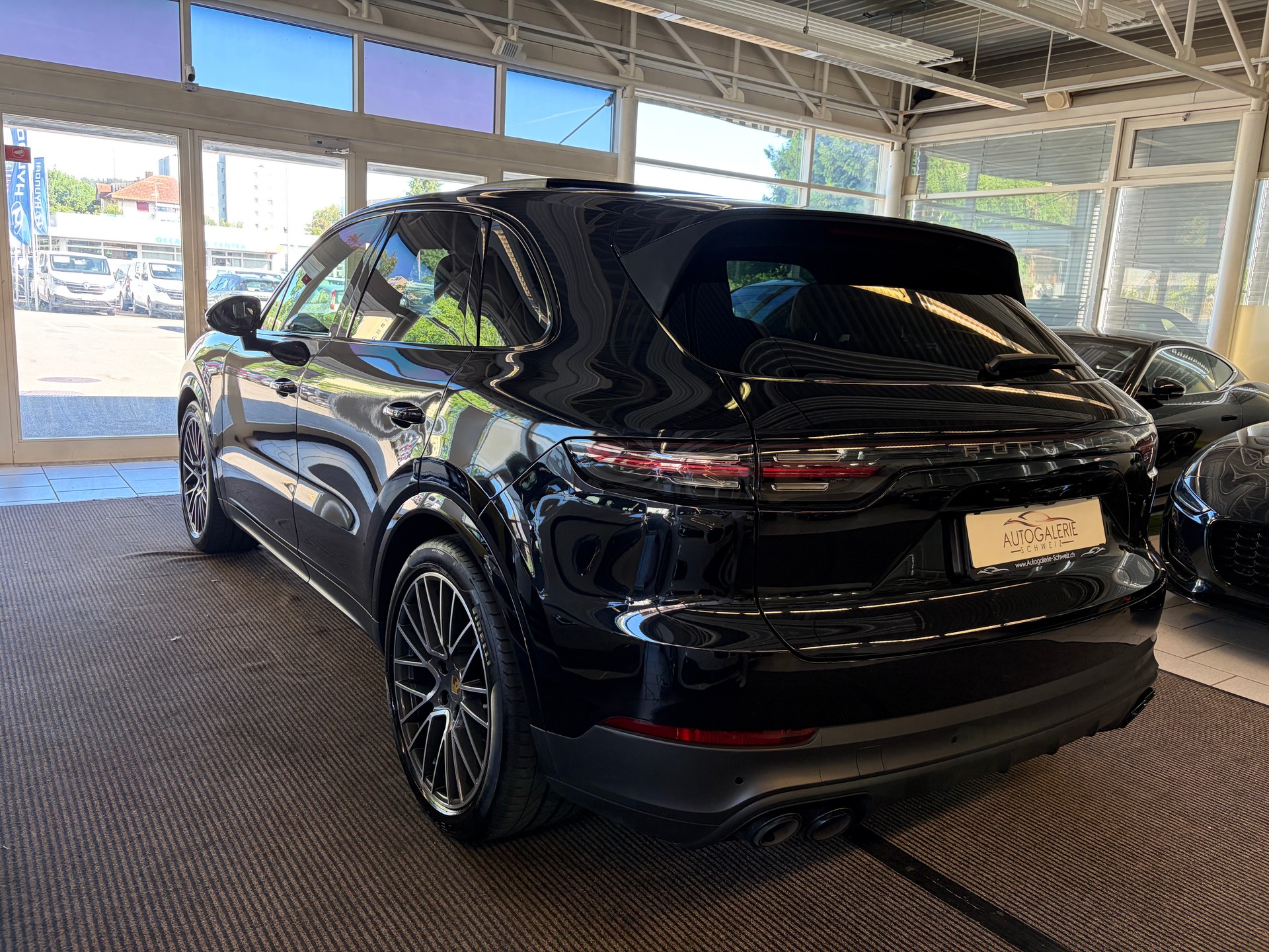 PORSCHE Cayenne Platinum Edition | CH Swiss Package | Porsche Approved bis 06/2027 | Luftfederung | Komfortsitze | 21" |-image-10